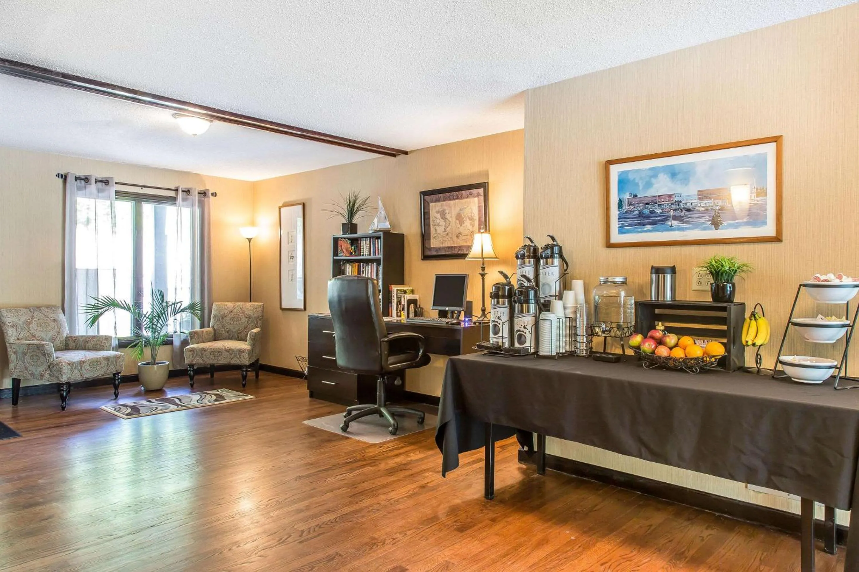 Lobby or reception in The Black Swan Lee - Lenox, an Ascend Collection Hotel
