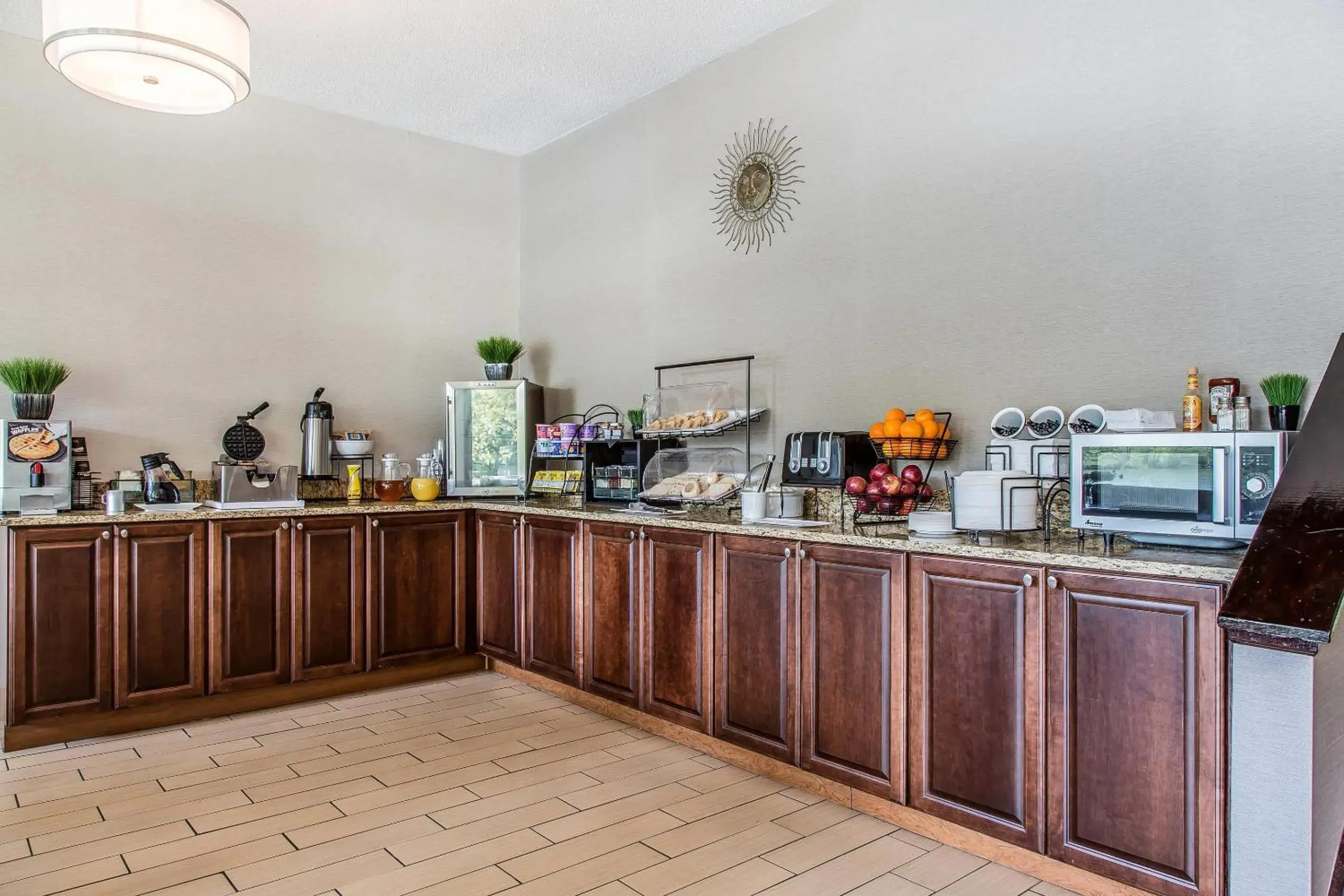 Breakfast in The Black Swan Lee - Lenox, an Ascend Collection Hotel Breakfast in The Black Swan Lee - Lenox, an Ascend Collection Hotel