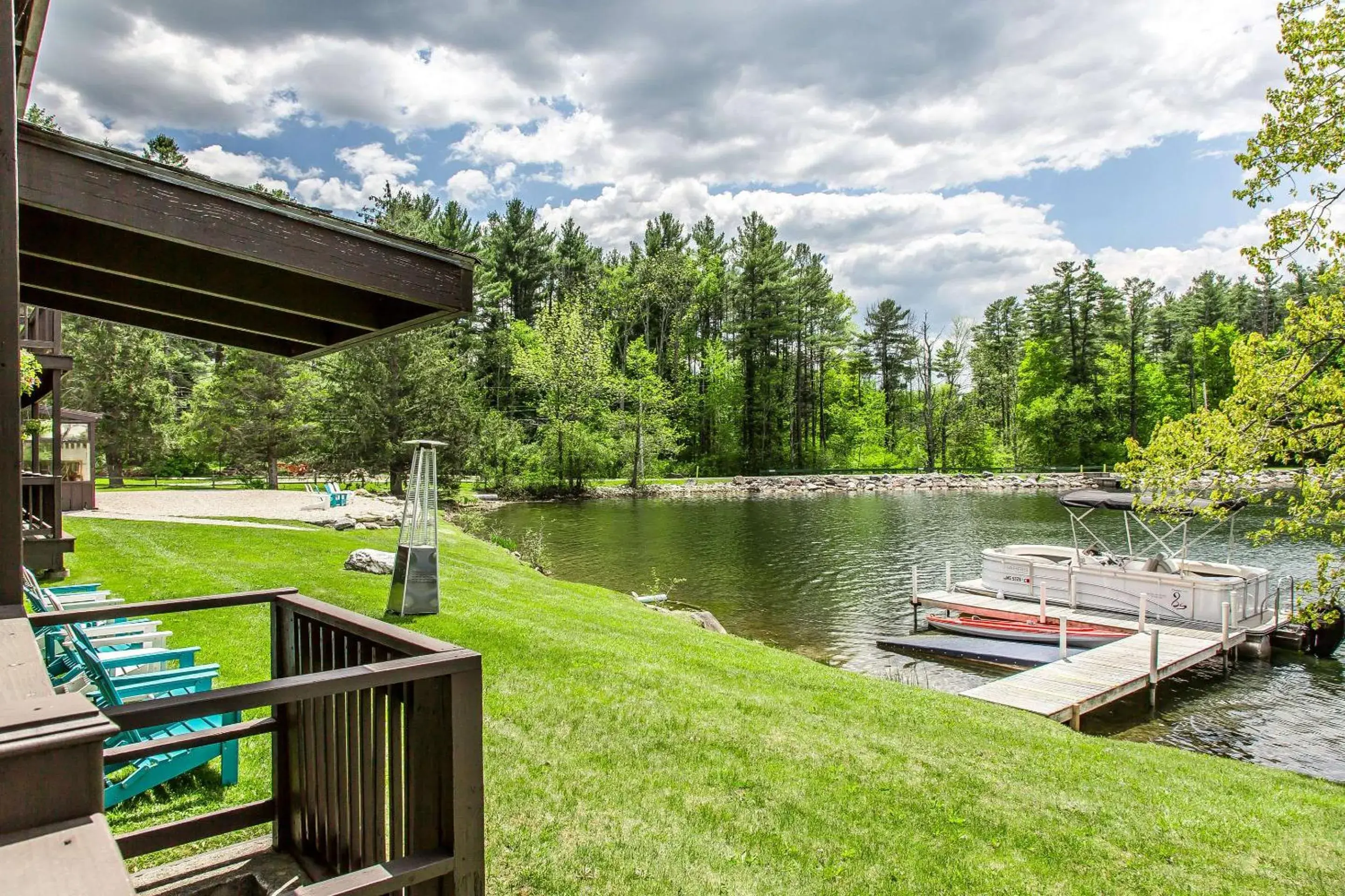 Superior King Room with Lake View in The Black Swan Lee - Lenox, an Ascend Collection Hotel Superior King Room with Lake View in The Black Swan Lee - Lenox, an Ascend Collection Hotel
