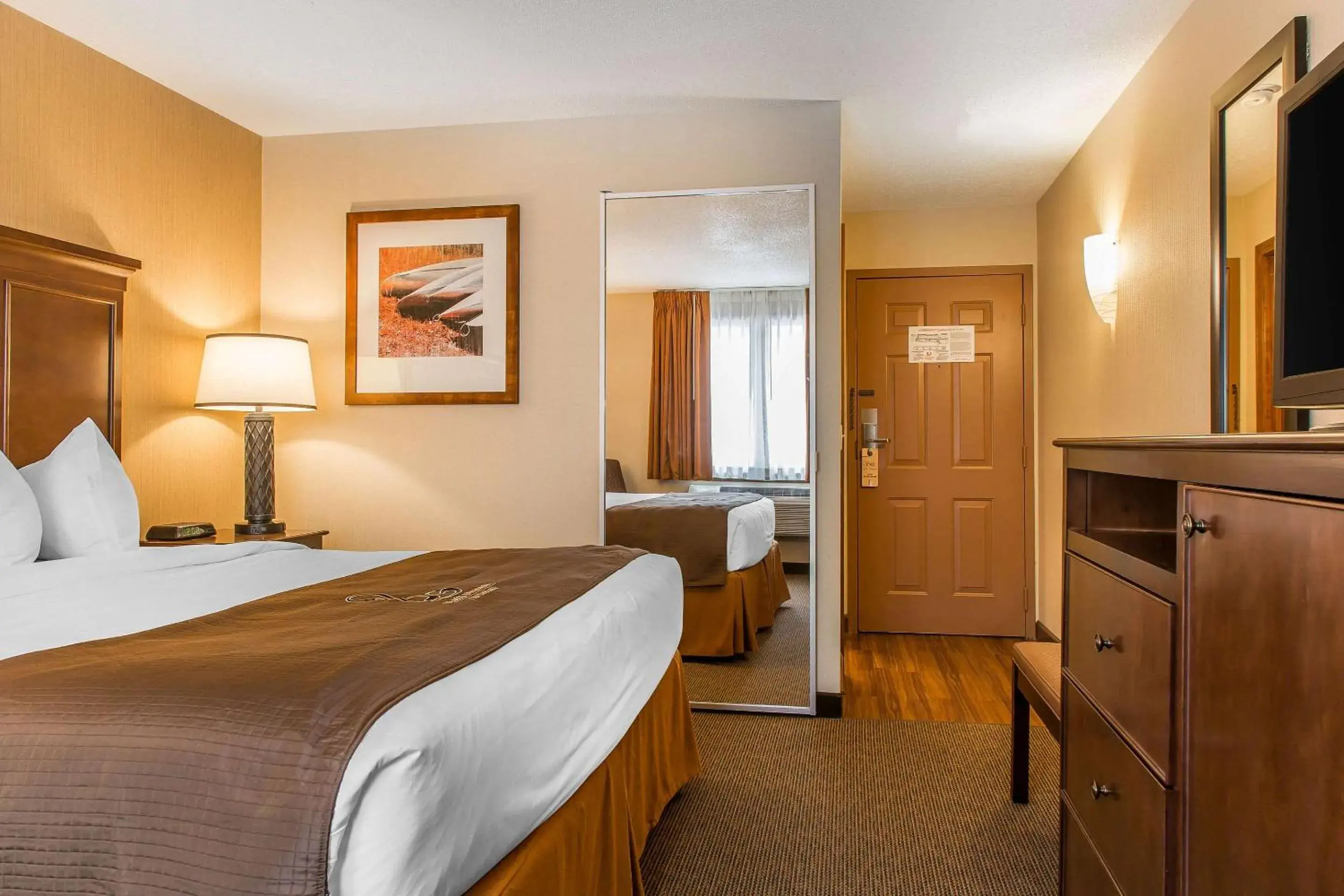 Bedroom, Bed in The Black Swan Lee - Lenox, an Ascend Collection Hotel Bedroom, Bed in The Black Swan Lee - Lenox, an Ascend Collection Hotel