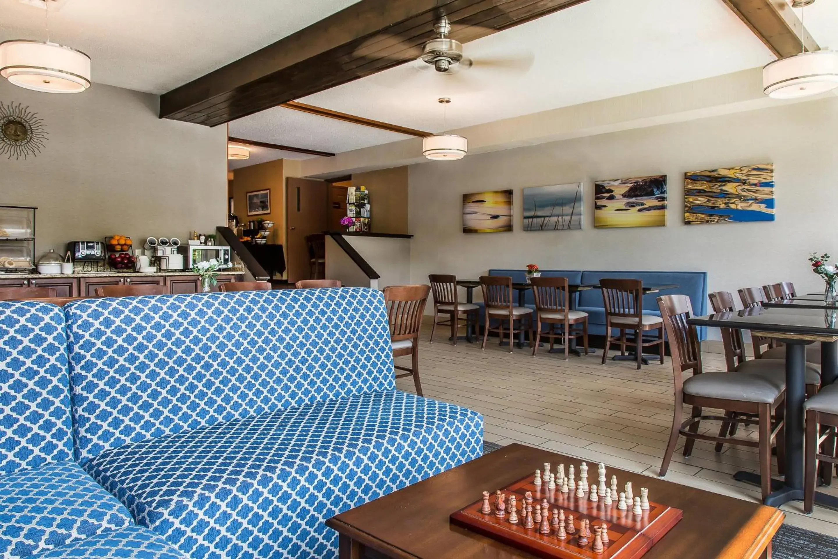 Lobby or reception in The Black Swan Lee - Lenox, an Ascend Collection Hotel Lobby or reception in The Black Swan Lee - Lenox, an Ascend Collection Hotel