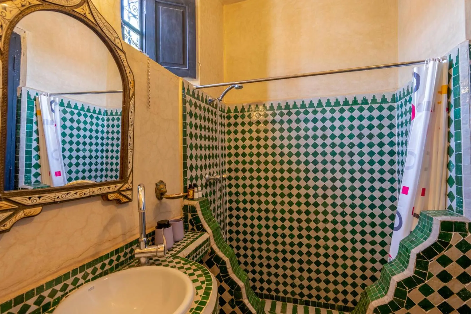 Shower in Riad Saba