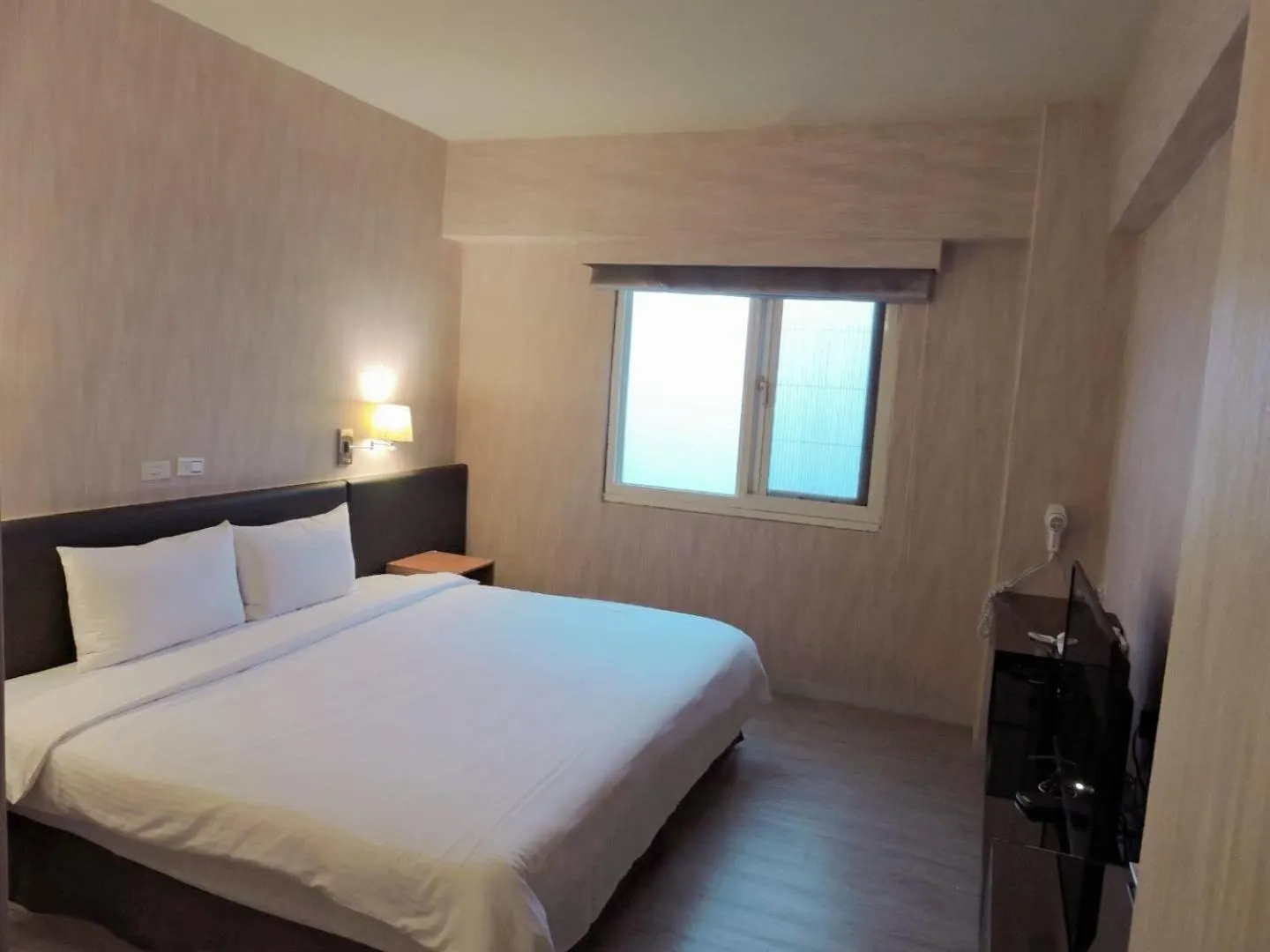 Bedroom, Bed in Walker Hotel - Sanchong