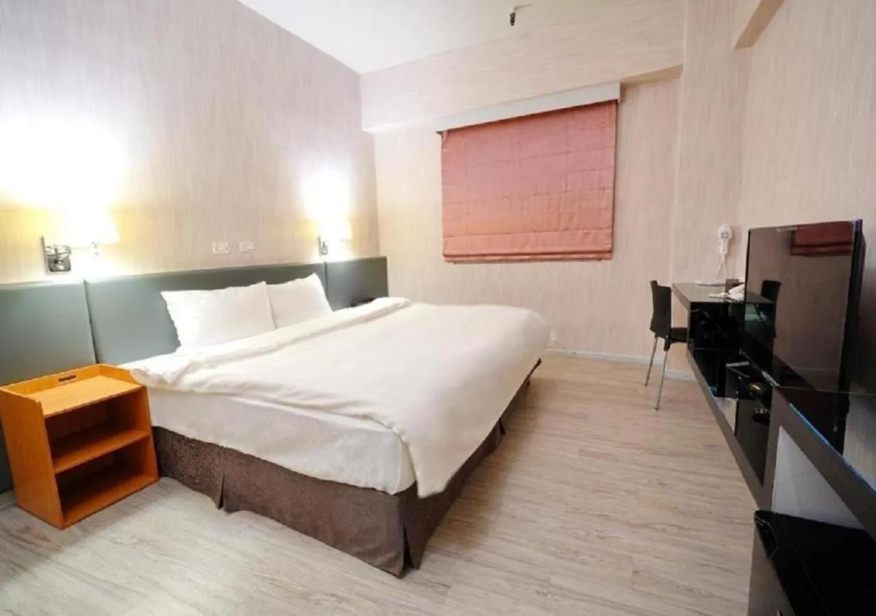 Photo of the whole room, Bed in Walker Hotel - Sanchong