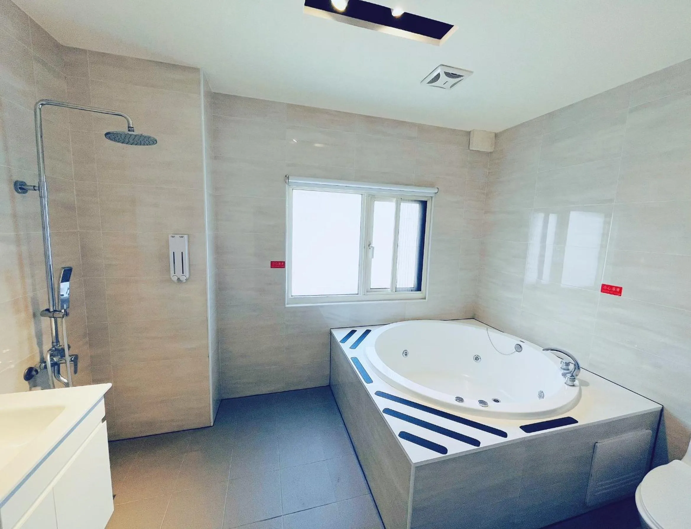 Walker Hotel - Sanchong