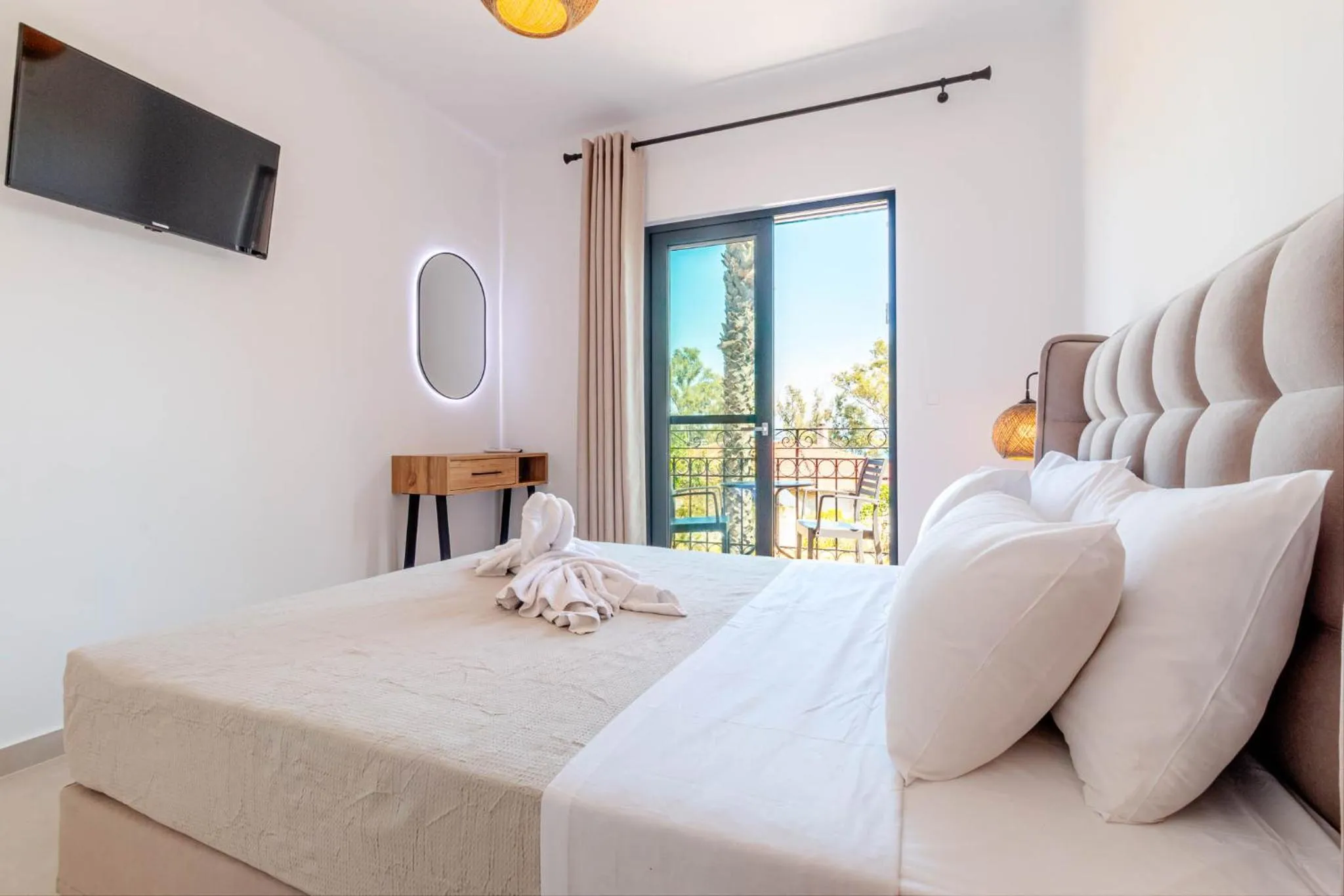 Bedroom, Bed in Ionian Arches