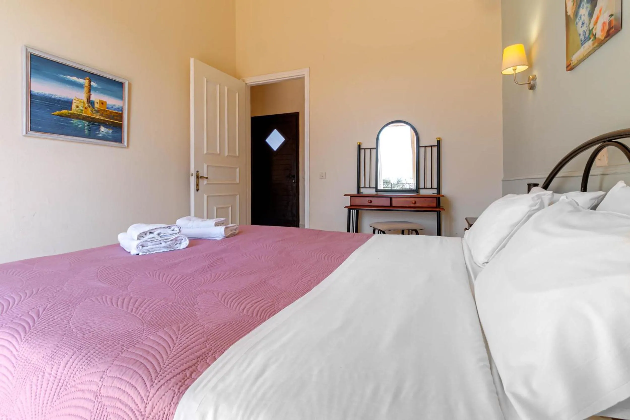 Bedroom, Bed in Ionian Arches