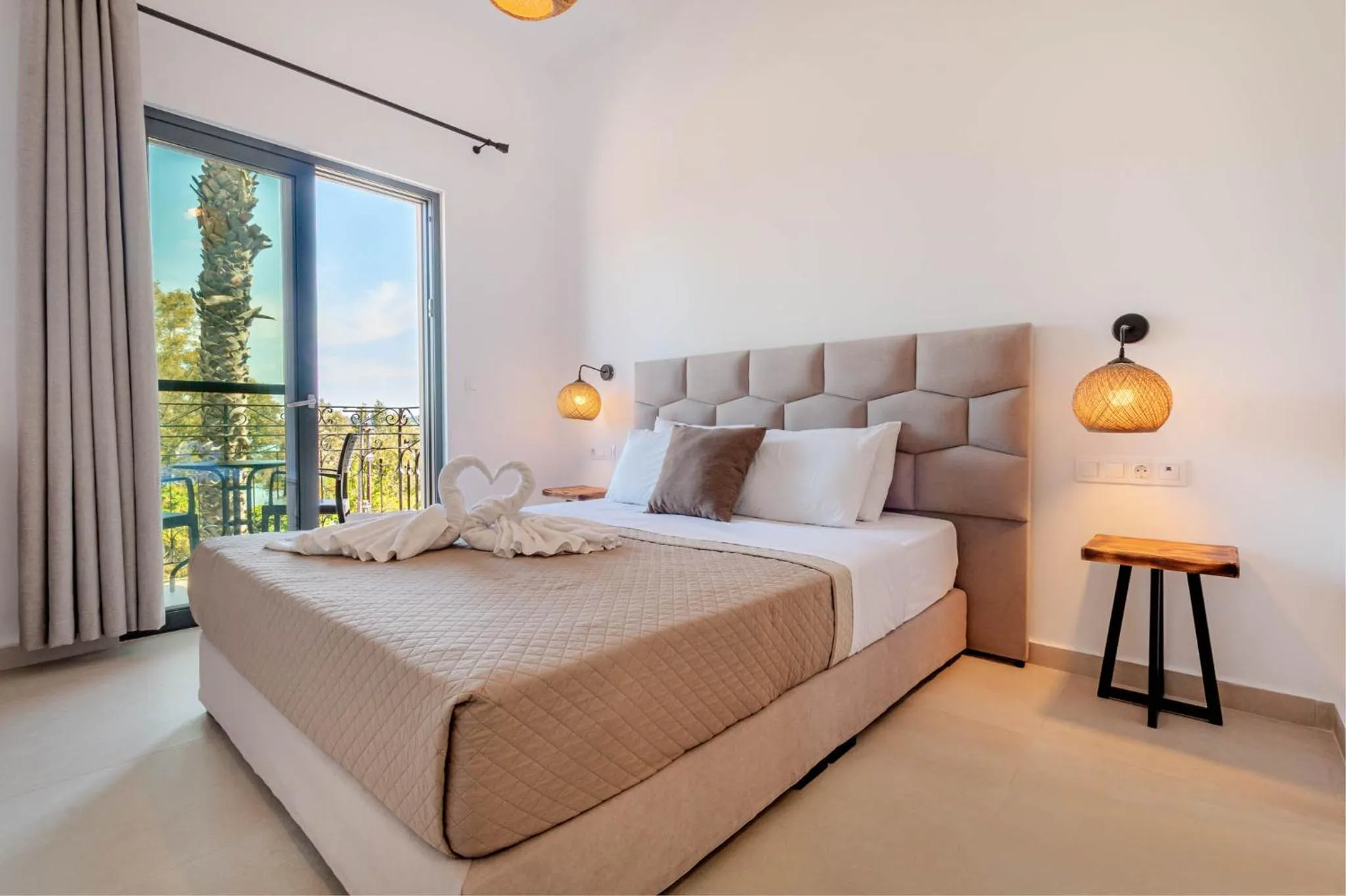 Bed in Ionian Arches