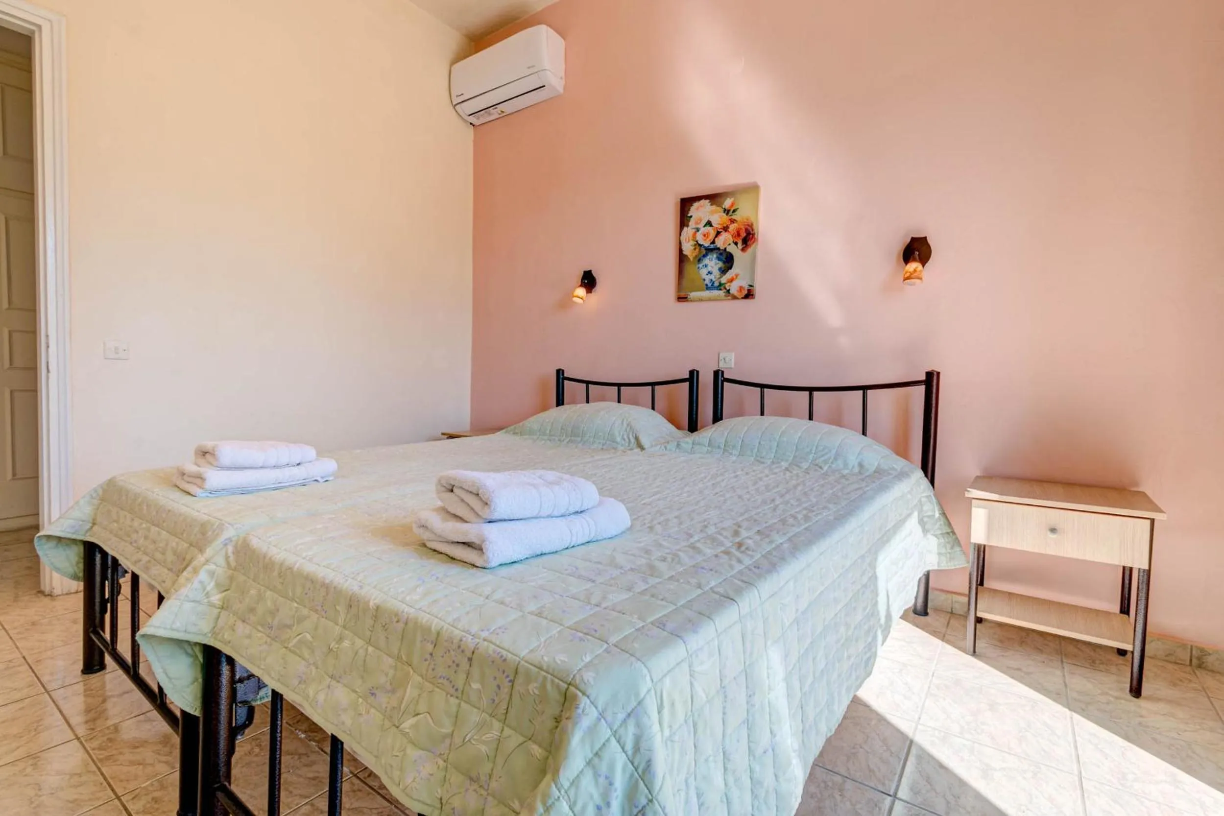 Bedroom, Bed in Ionian Arches