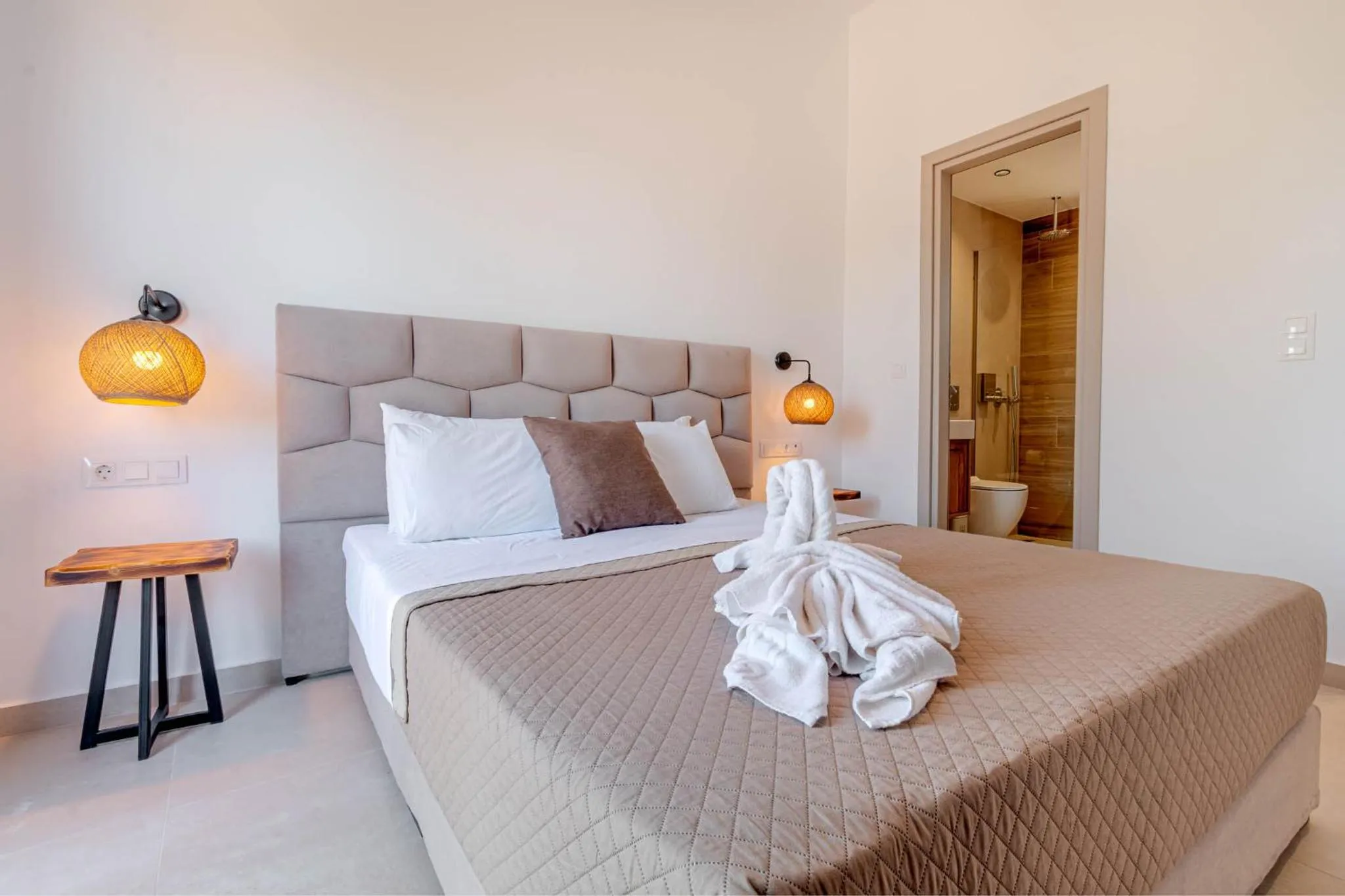 Bedroom, Bed in Ionian Arches