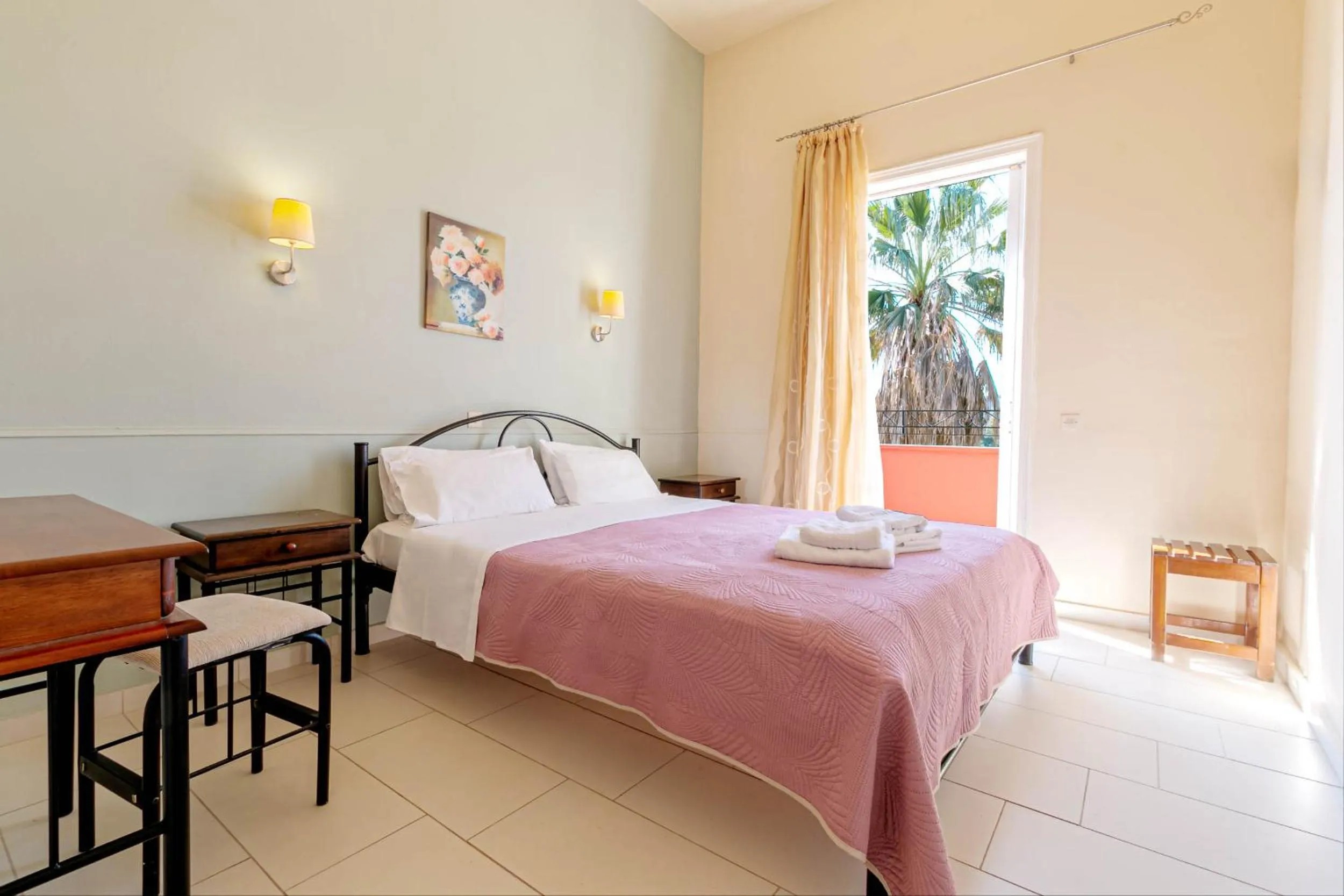 Bedroom, Bed in Ionian Arches