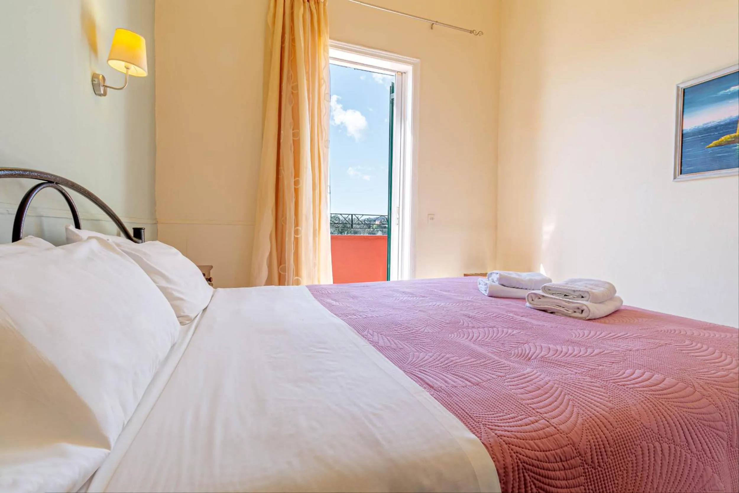 Bedroom, Bed in Ionian Arches