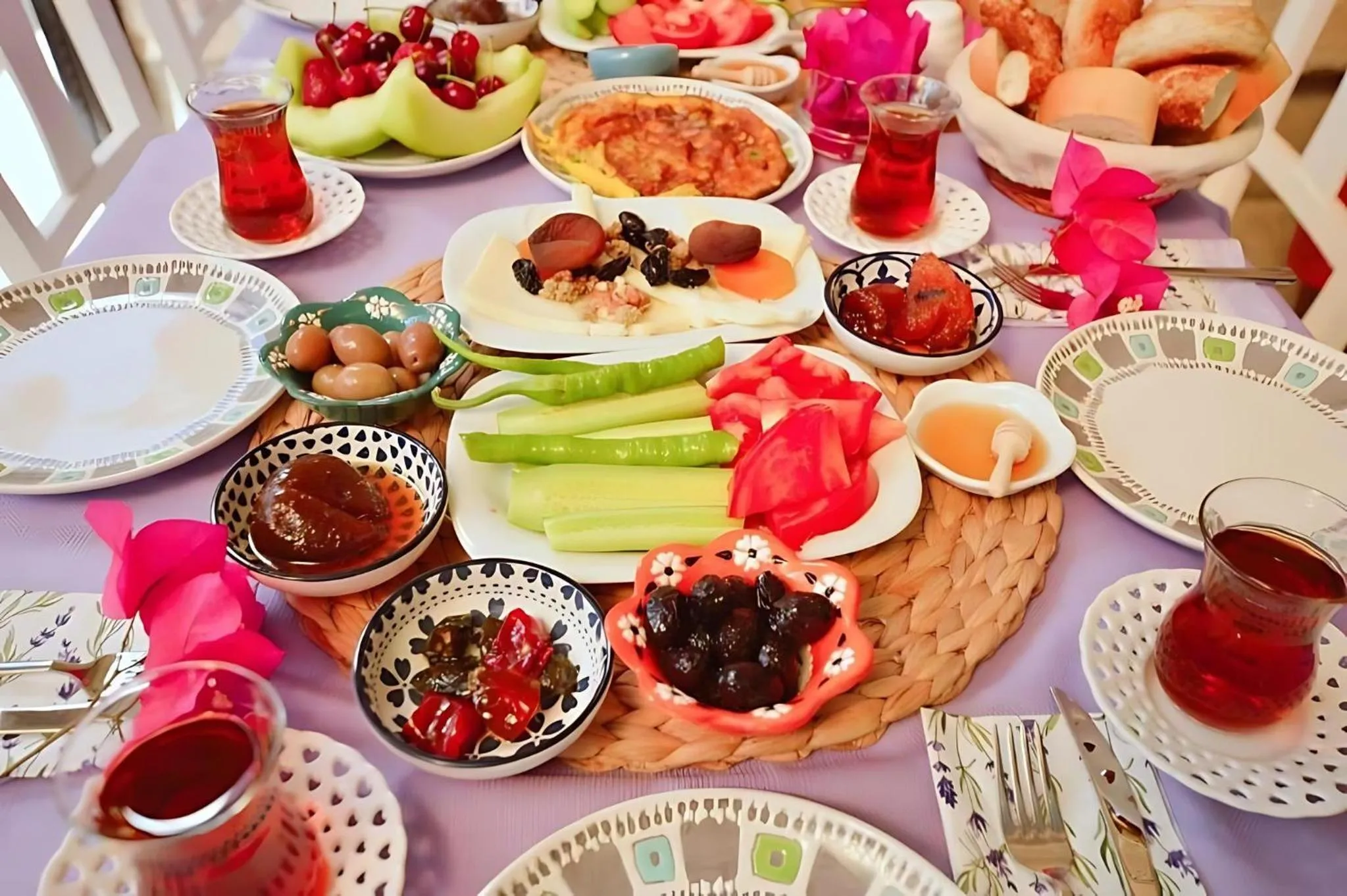 Restaurant/places to eat in Alayaz Hotel