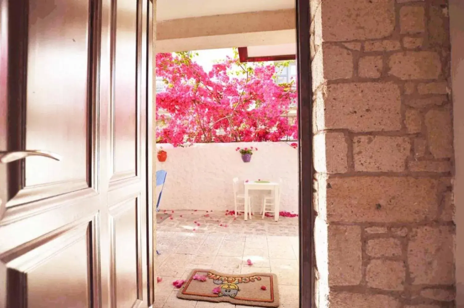 Property building in Alayaz Hotel Property building in Alayaz Hotel