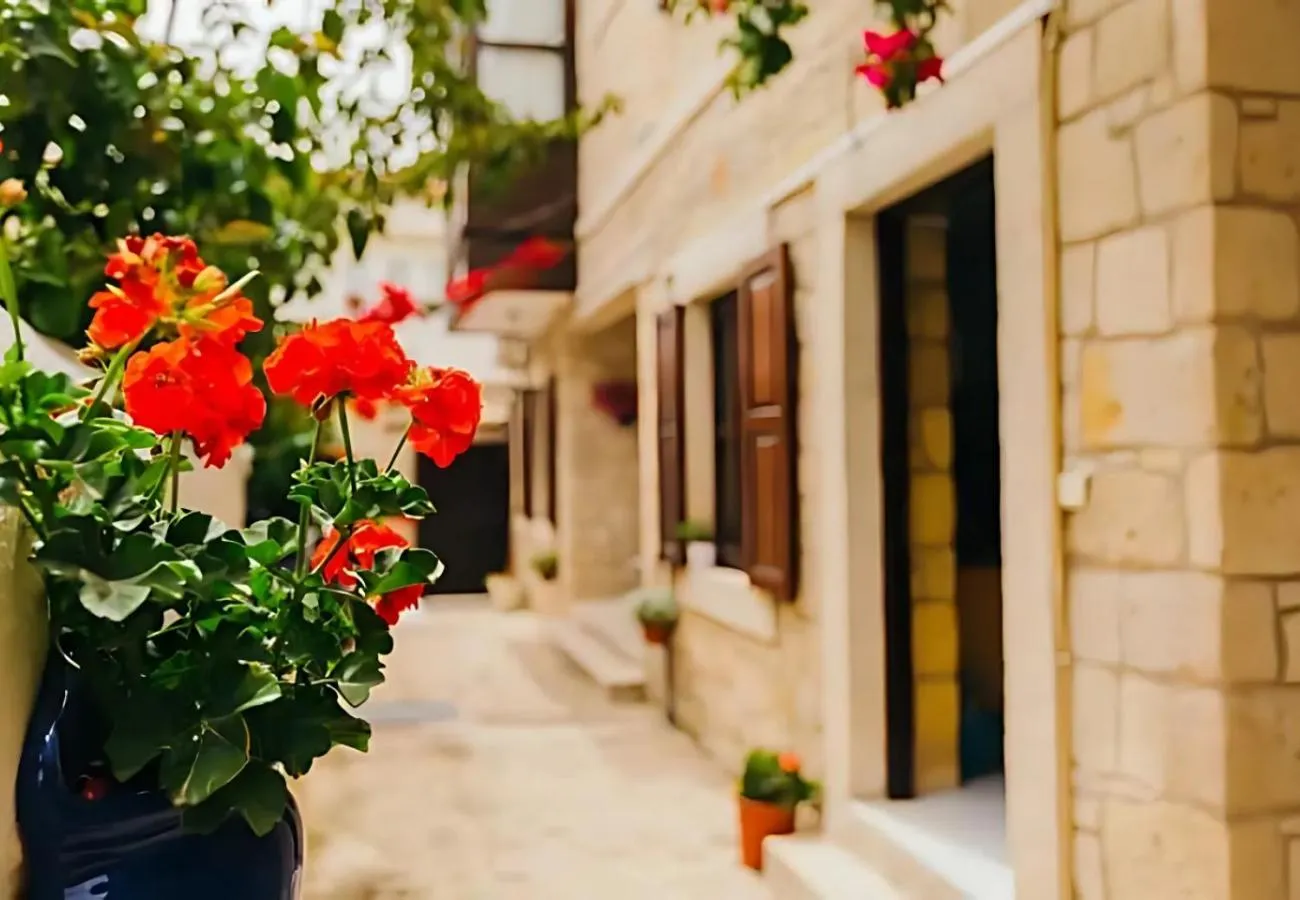 Property building in Alayaz Hotel