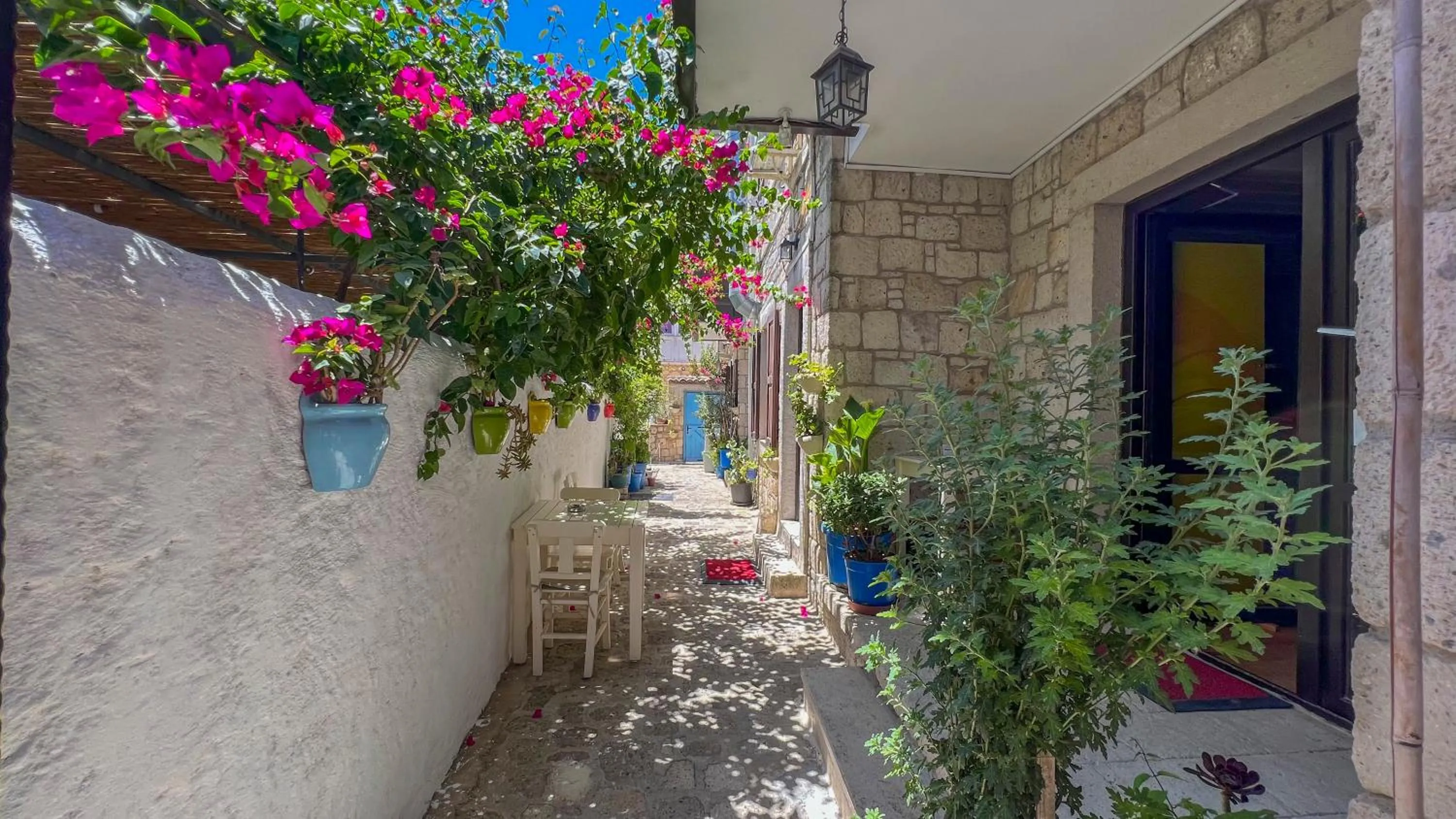 Property building in Alayaz Hotel