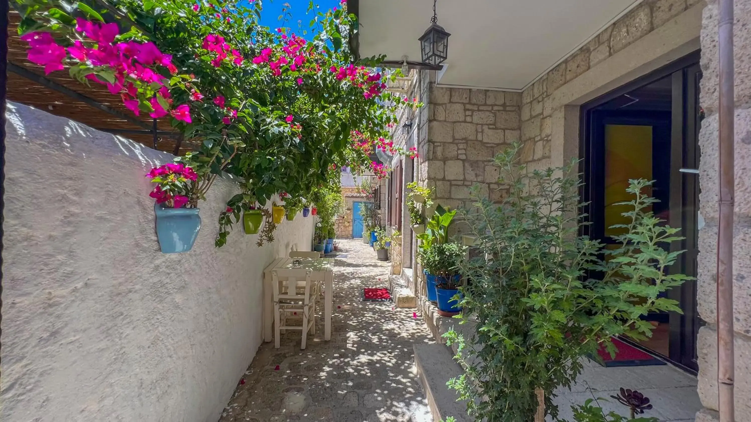 Property building in Alayaz Hotel Property building in Alayaz Hotel