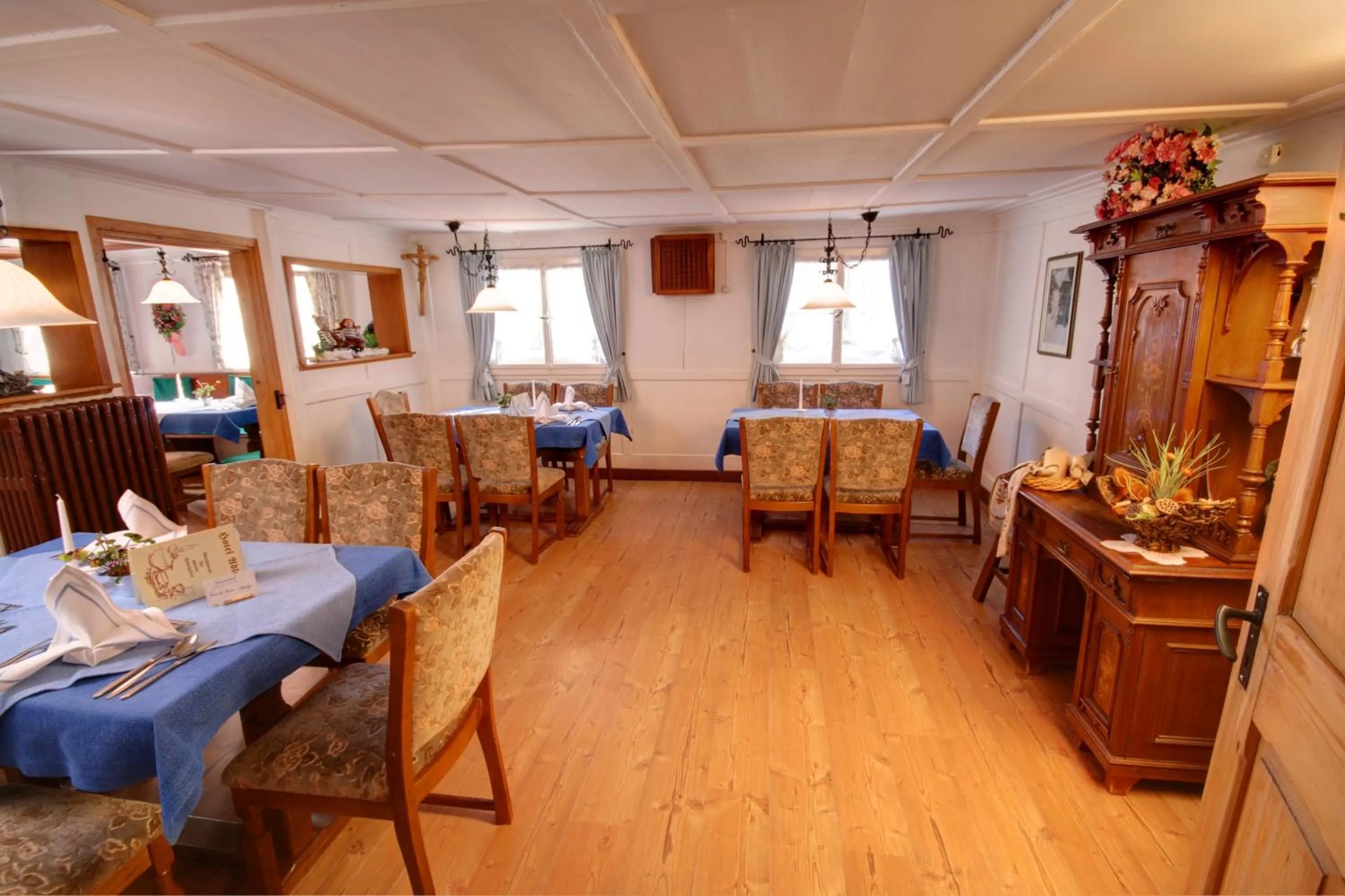 Restaurant/places to eat in Hotel Adler Garni