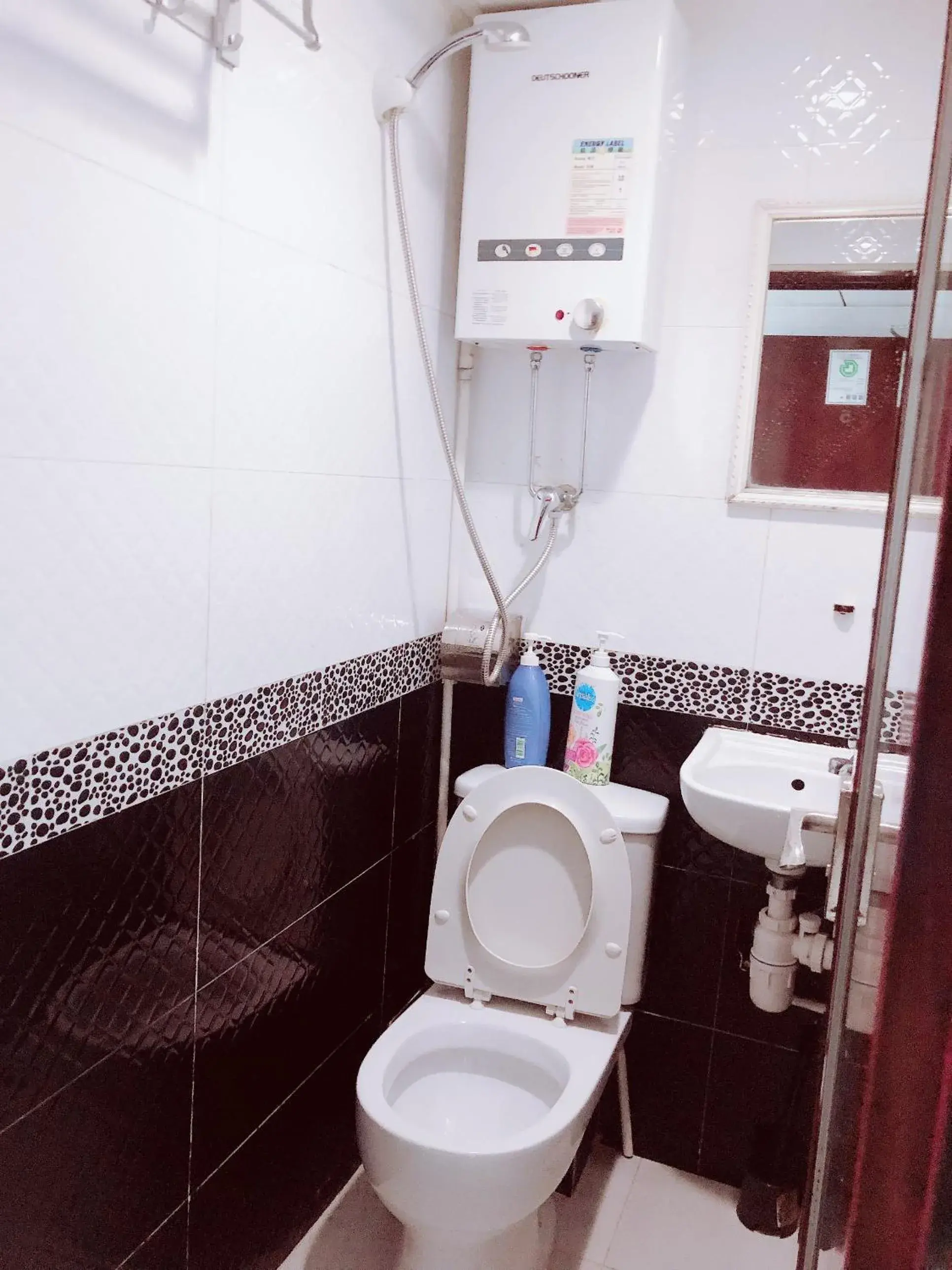 Twin Room with Bathroom in Kyoto Guest House (15/F) Twin Room with Bathroom in Kyoto Guest House (15/F)