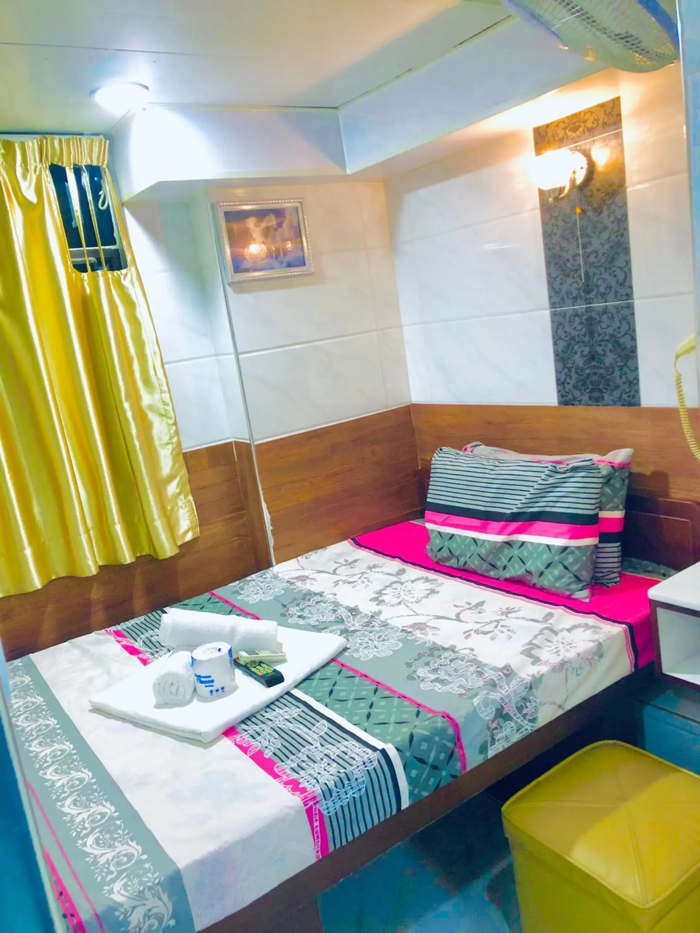 Deluxe Double Room with Shower in Kyoto Guest House (15/F) Deluxe Double Room with Shower in Kyoto Guest House (15/F)