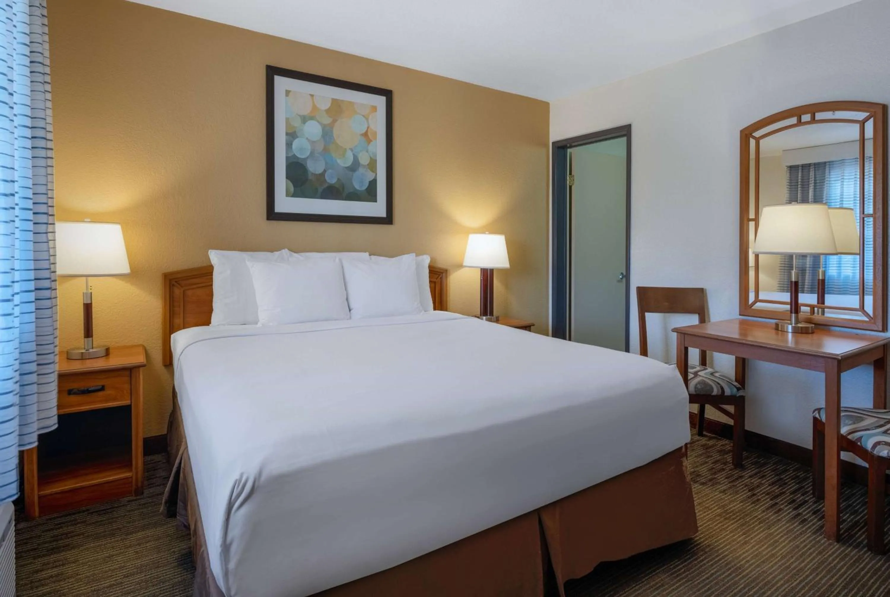 Photo of the whole room, Bed in Days Inn by Wyndham Encinitas Moonlight Beach