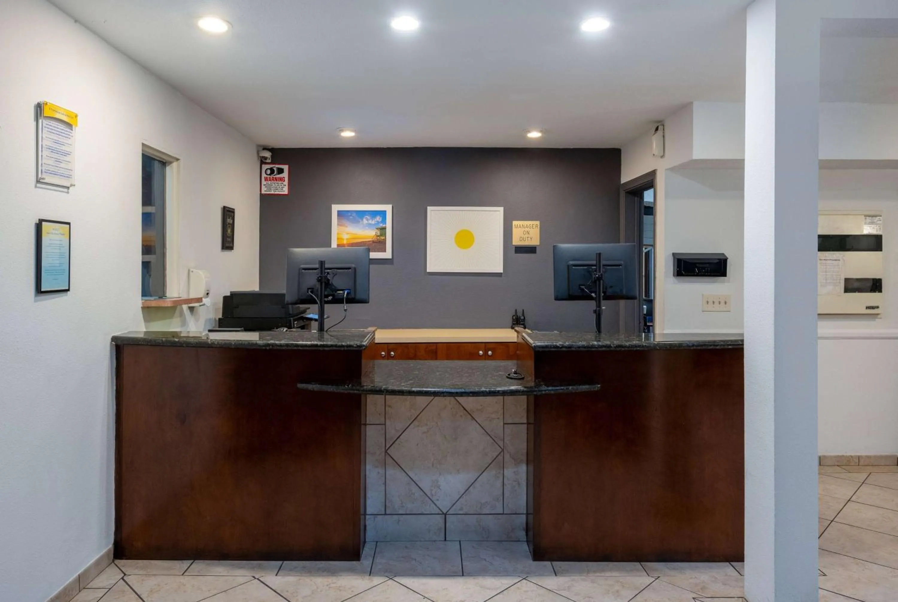Lobby or reception in Days Inn by Wyndham Encinitas Moonlight Beach