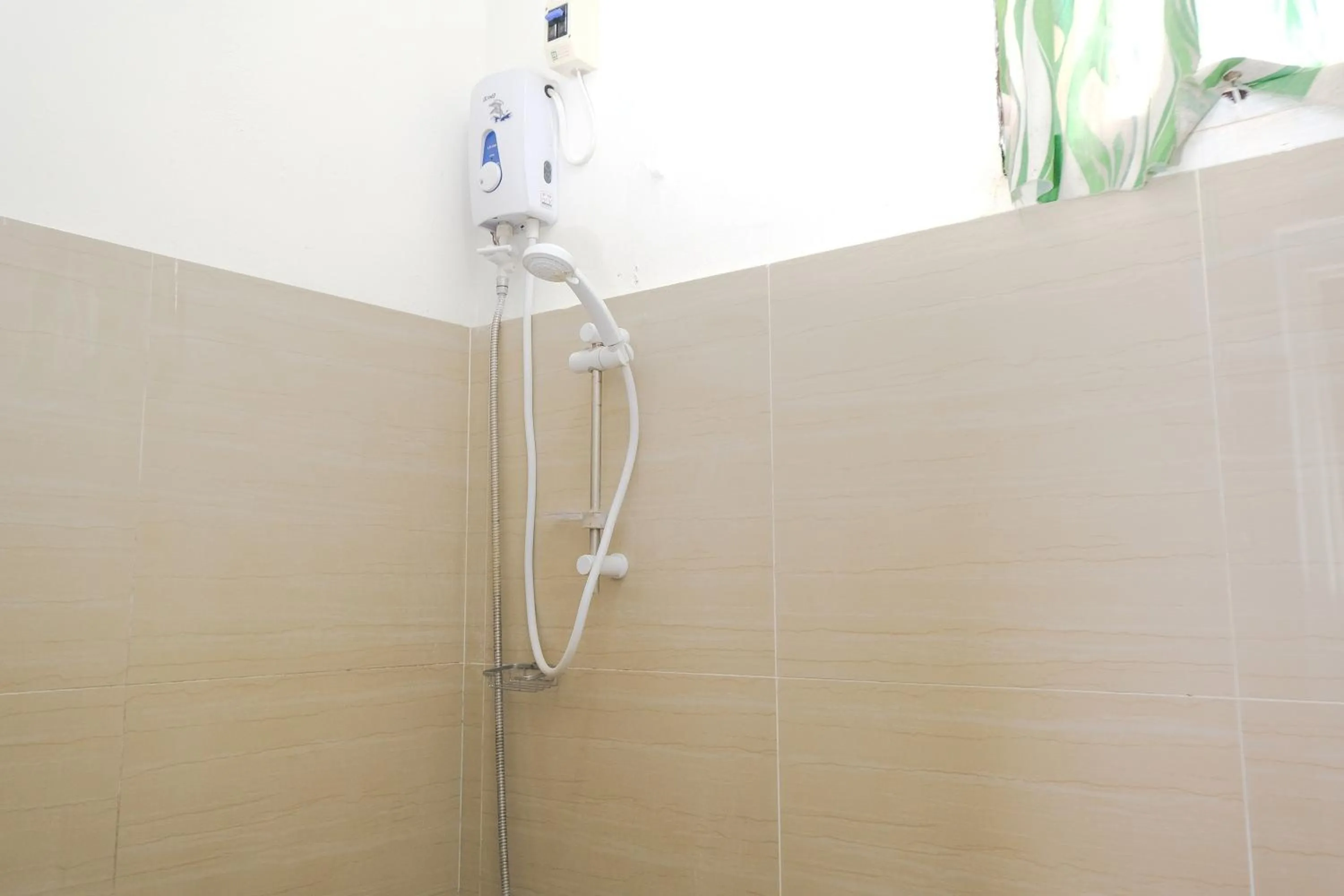 Shower in Monaliza Surf Resort La Union