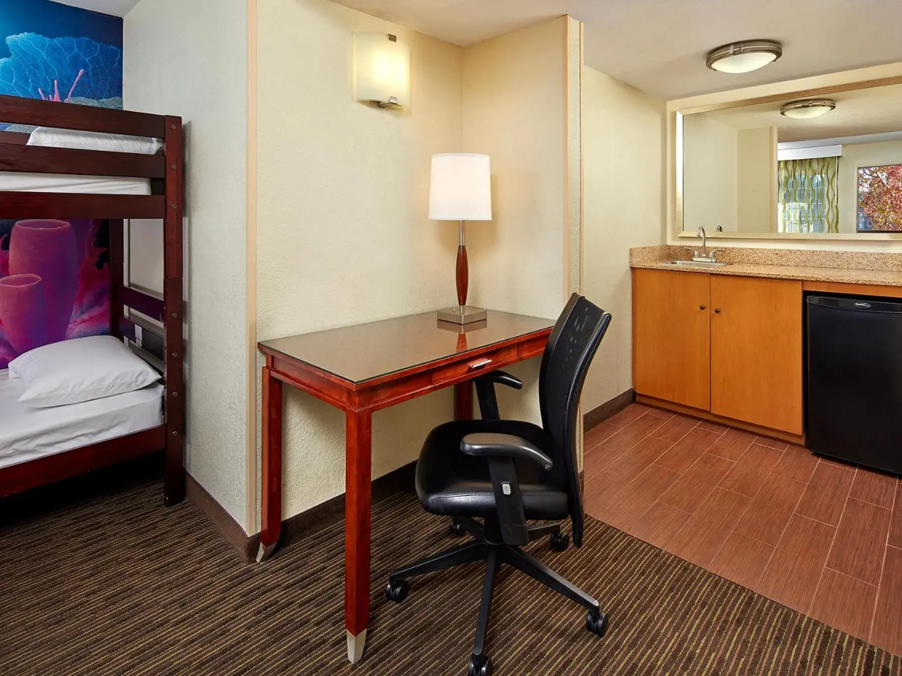 Kitchen or kitchenette, Bed in Mission View Inn & Suites San Diego Sea World - Zoo Kitchen or kitchenette, Bed in Mission View Inn & Suites San Diego Sea World - Zoo