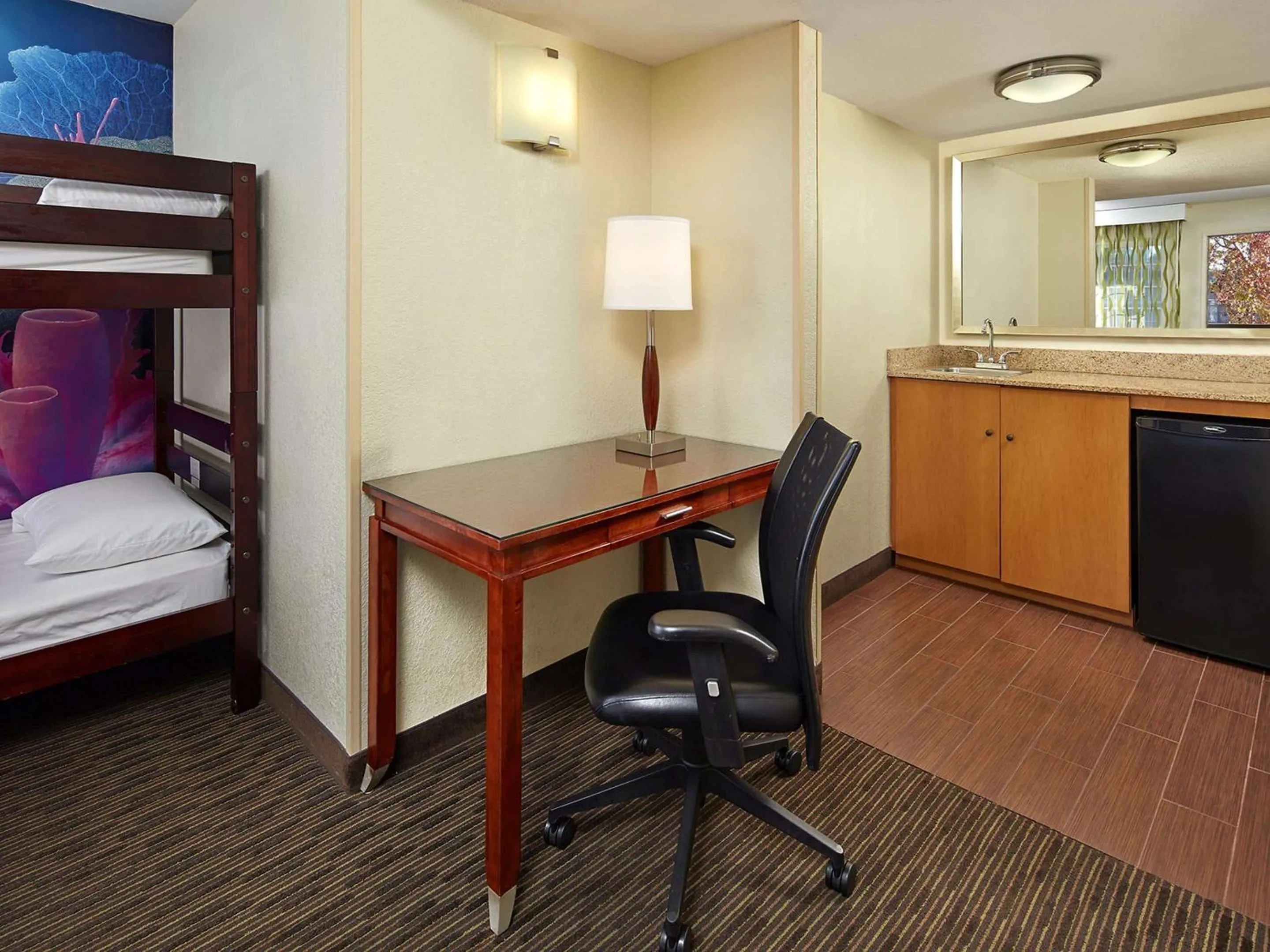 Photo of the whole room, Bed in Mission View Inn & Suites San Diego Sea World - Zoo