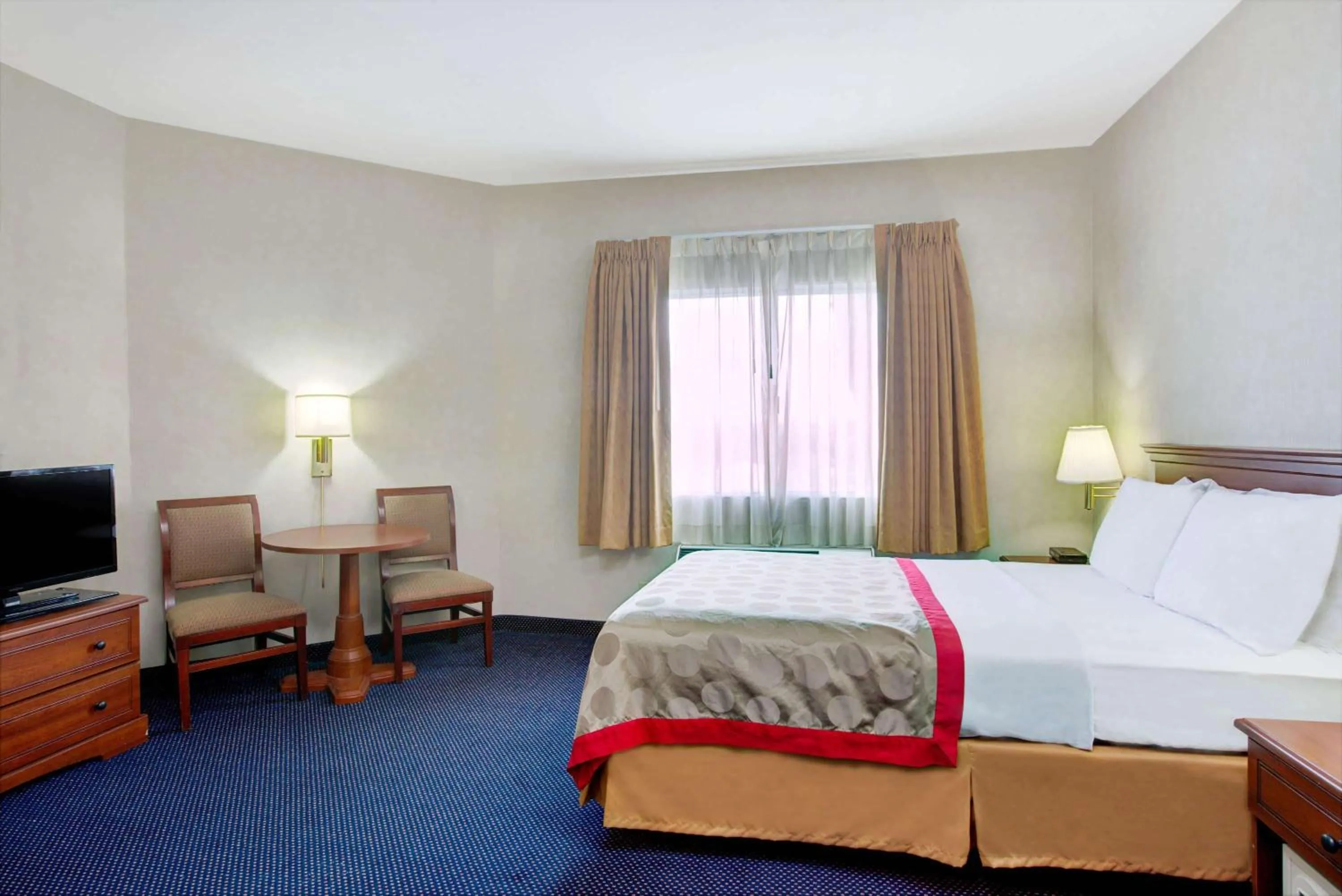 Photo of the whole room, Bed in Ramada by Wyndham Hawthorne/LAX
