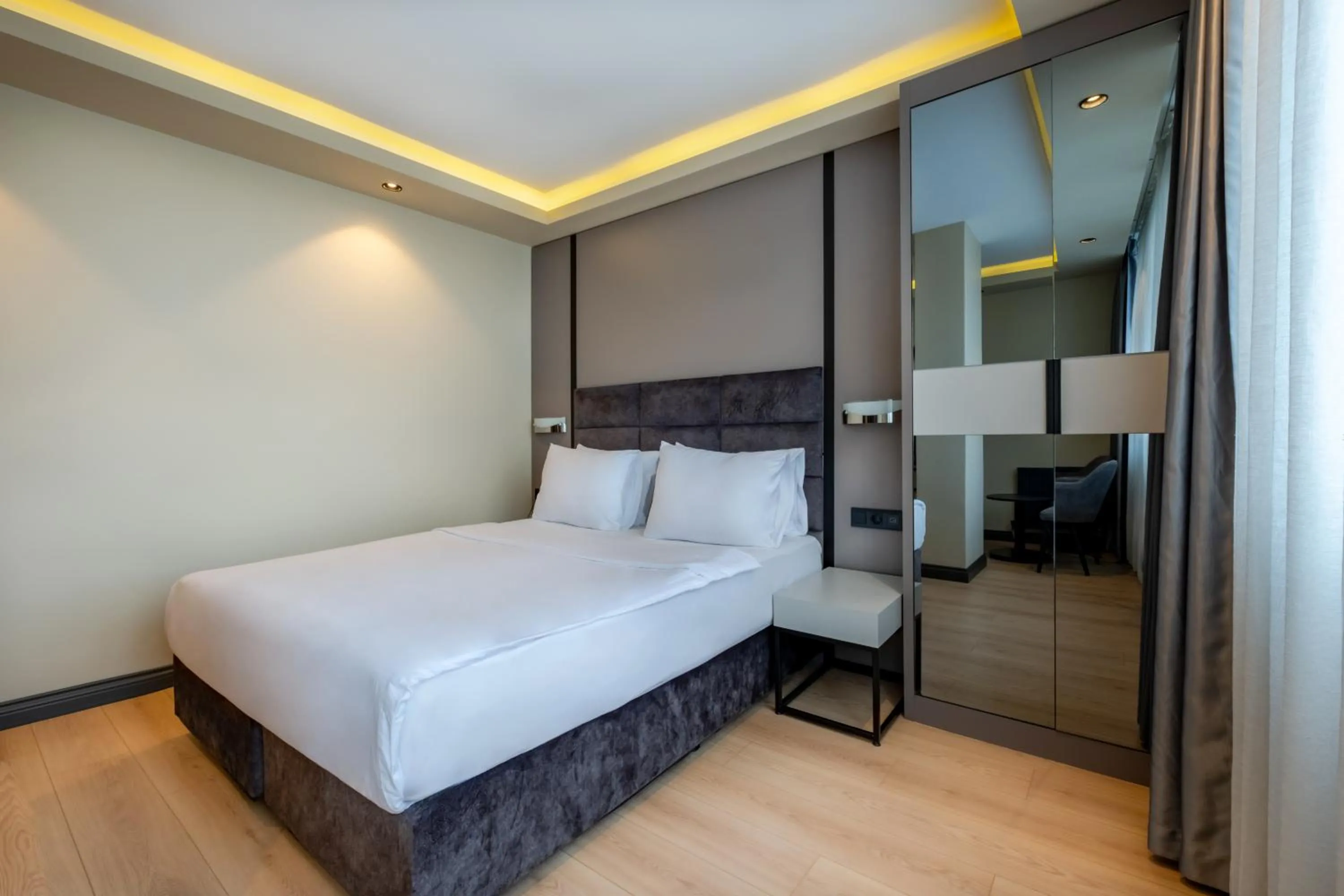Bedroom, Bed in Frt Airlines Hotel - Istanbul Airport