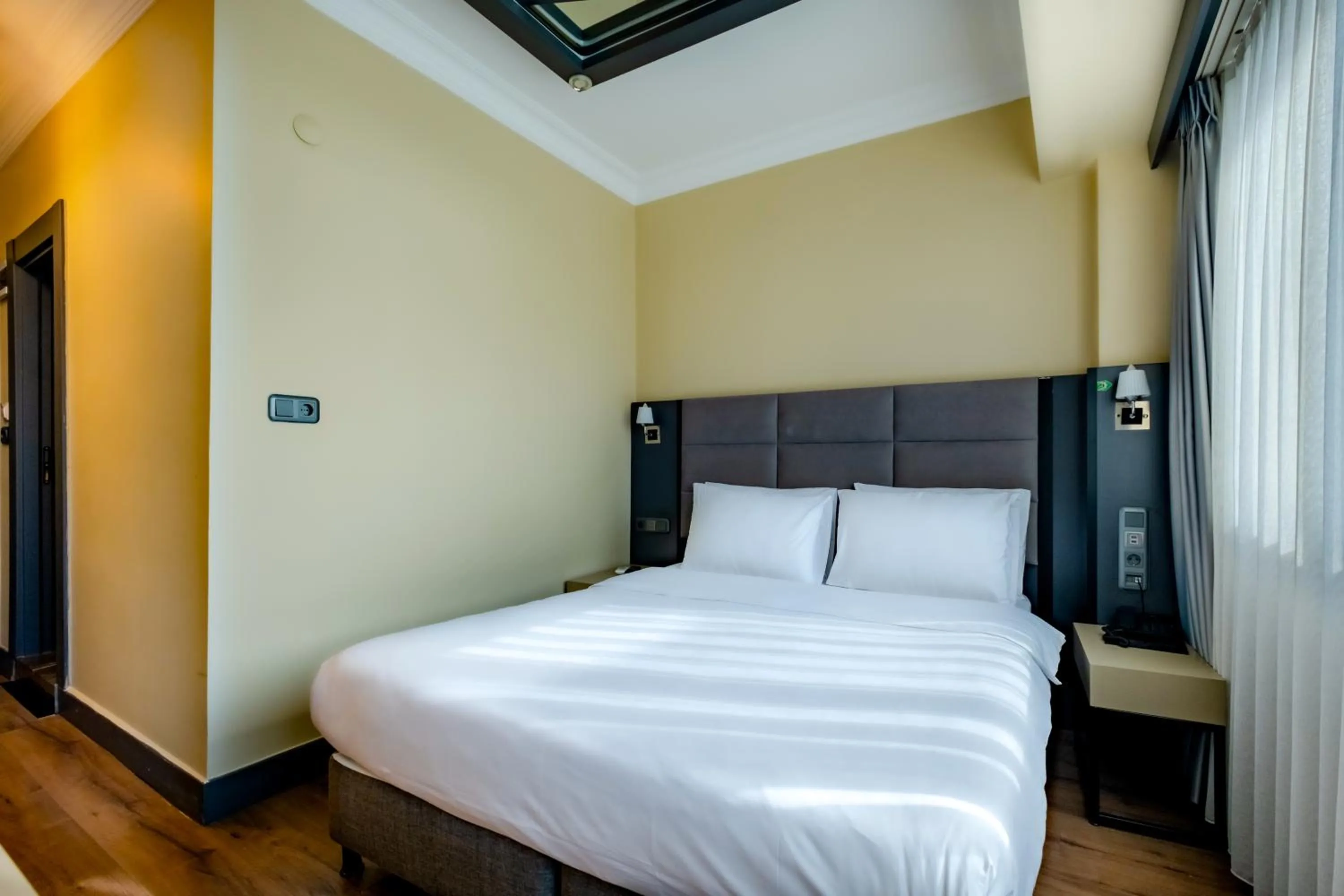 Bed in Frt Airlines Hotel - Istanbul Airport