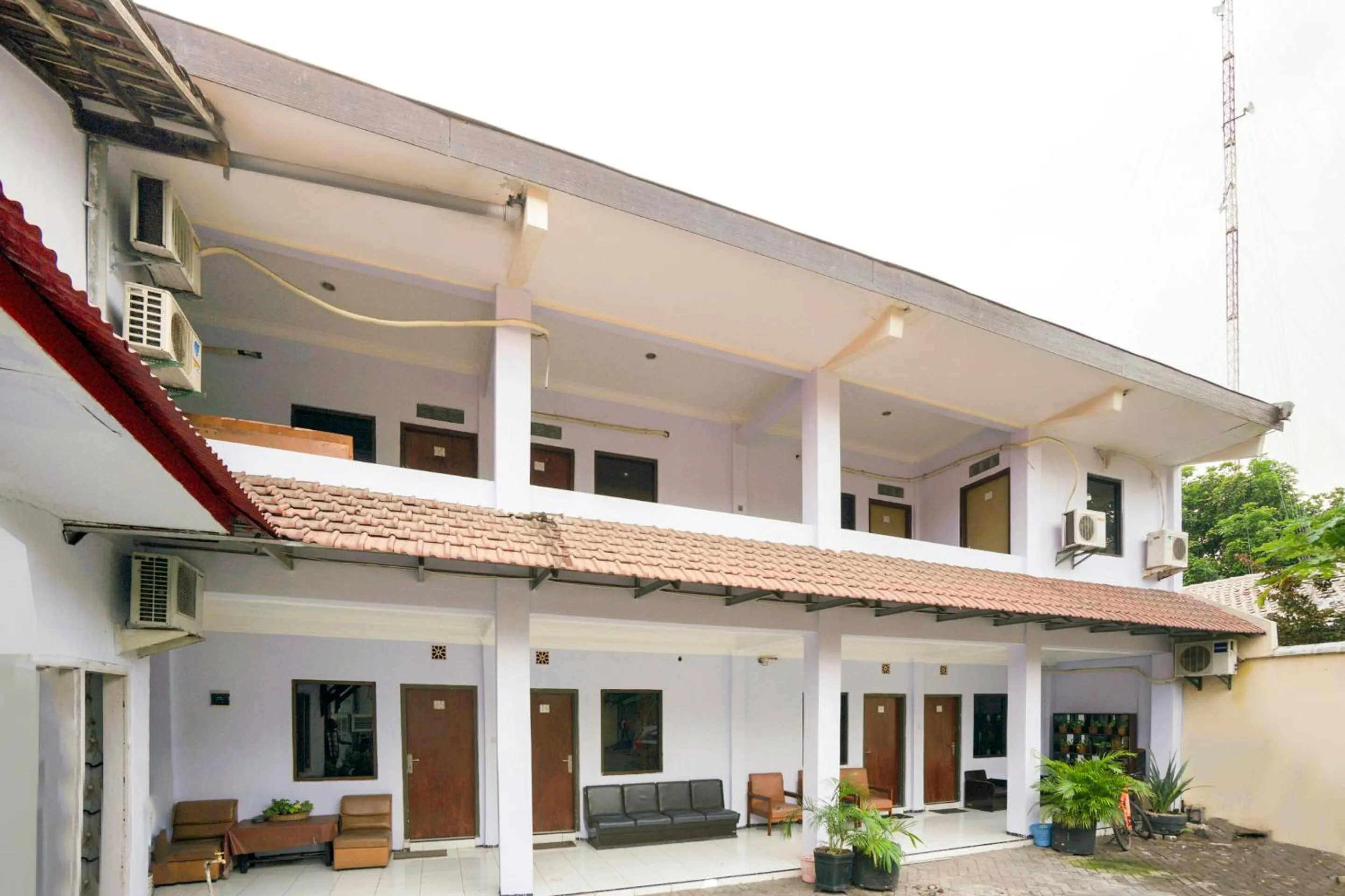 Facade/entrance in OYO 2003 Female Guest House