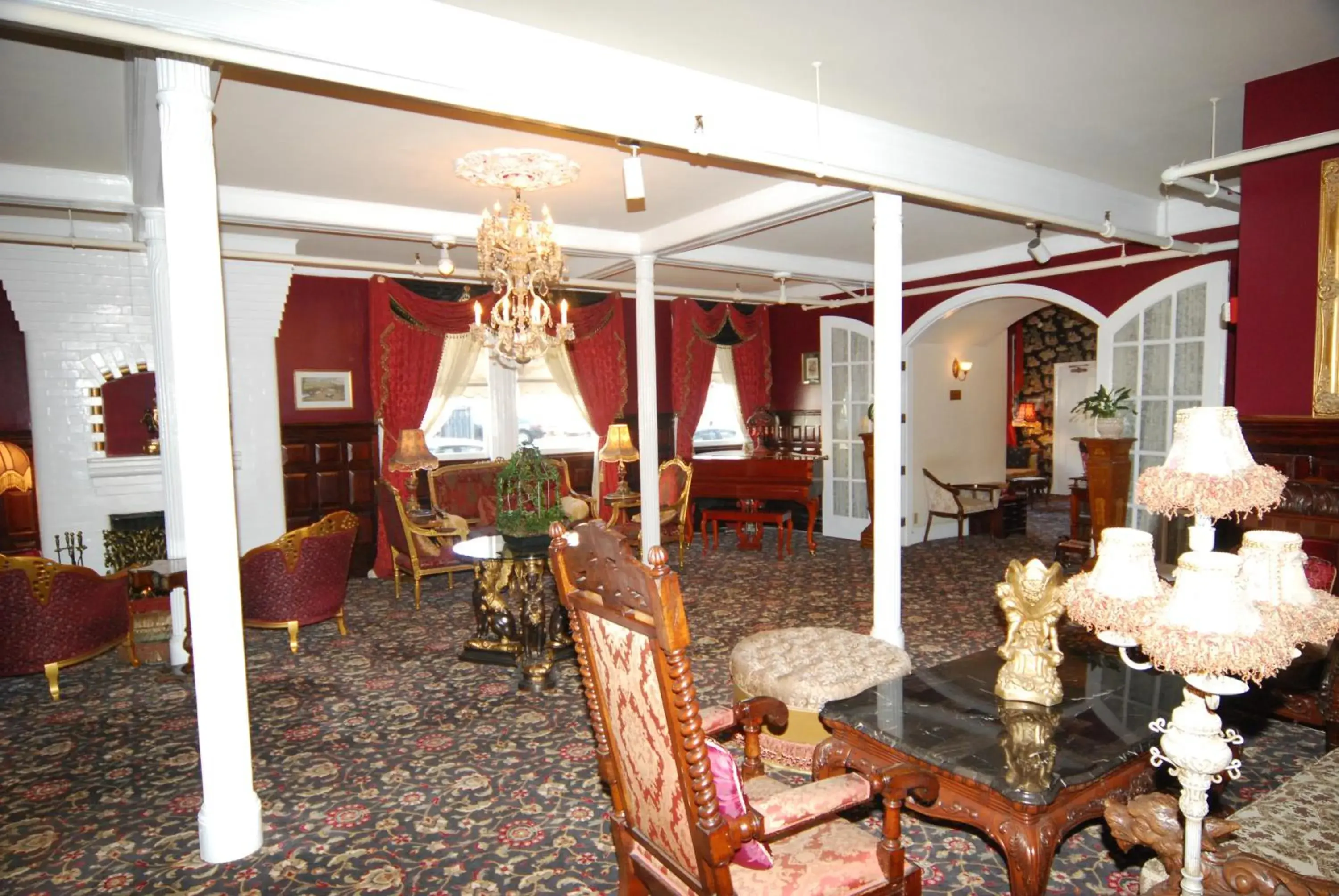 Lounge or bar in Queen Anne Lounge or bar in Queen Anne