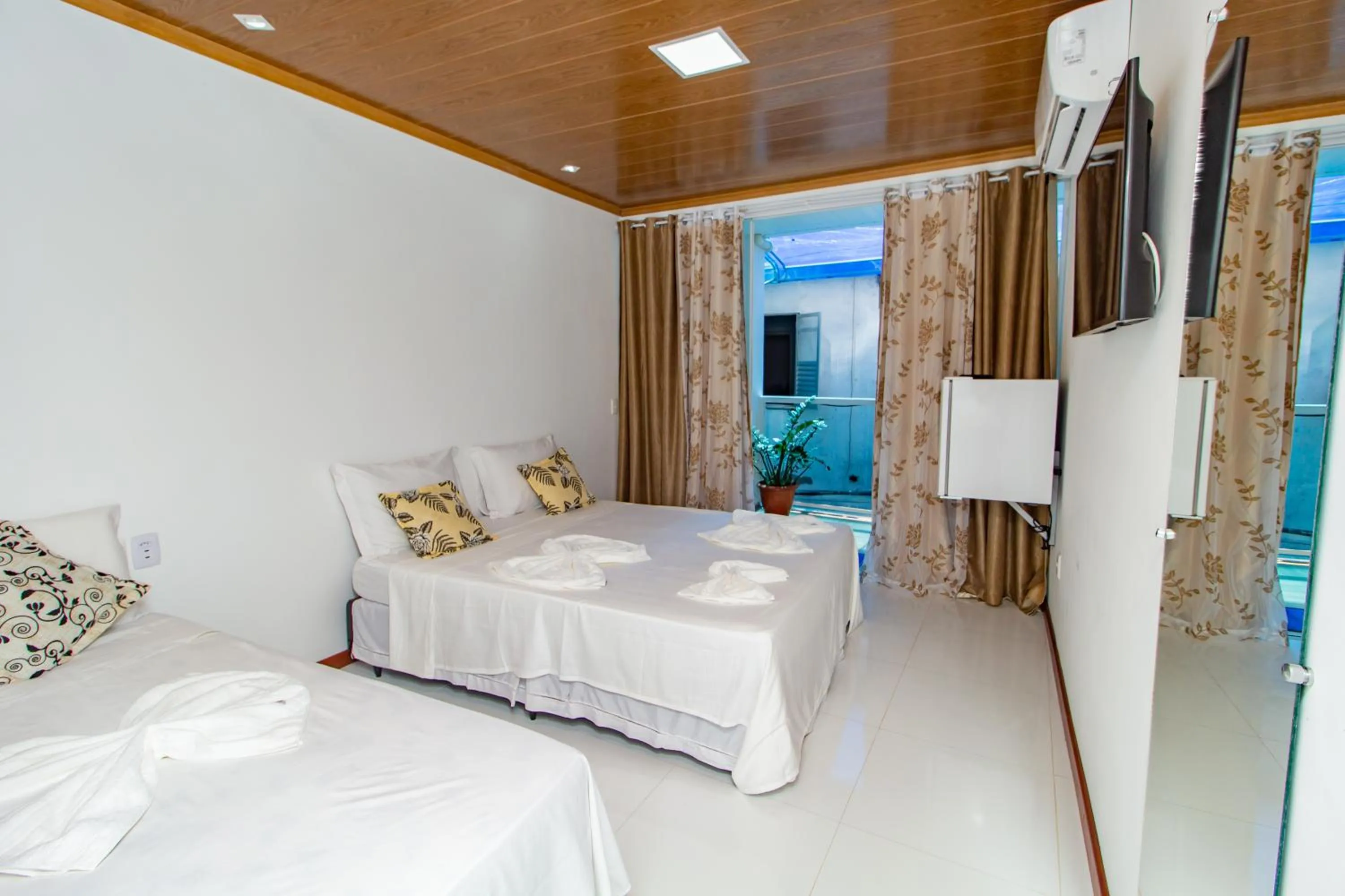 Photo of the whole room in Pousada Camburi Star