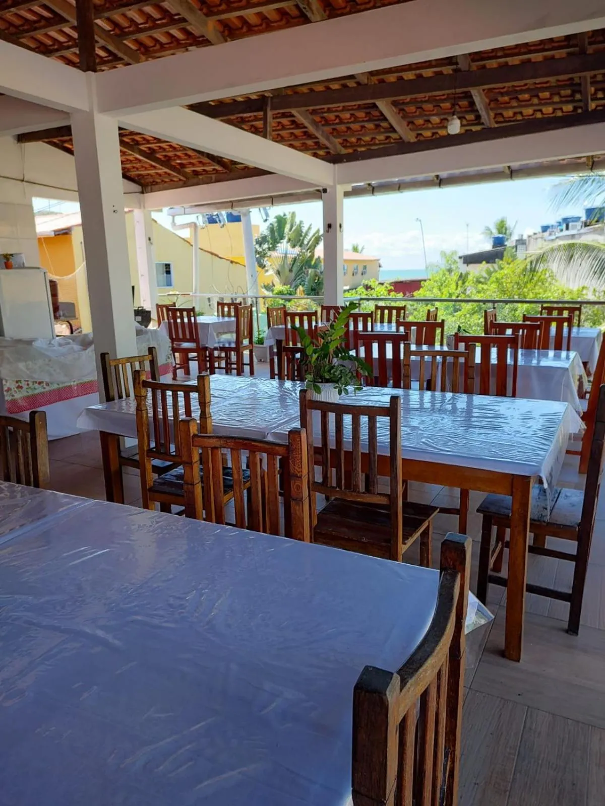 Restaurant/places to eat in Pousada Camburi Star