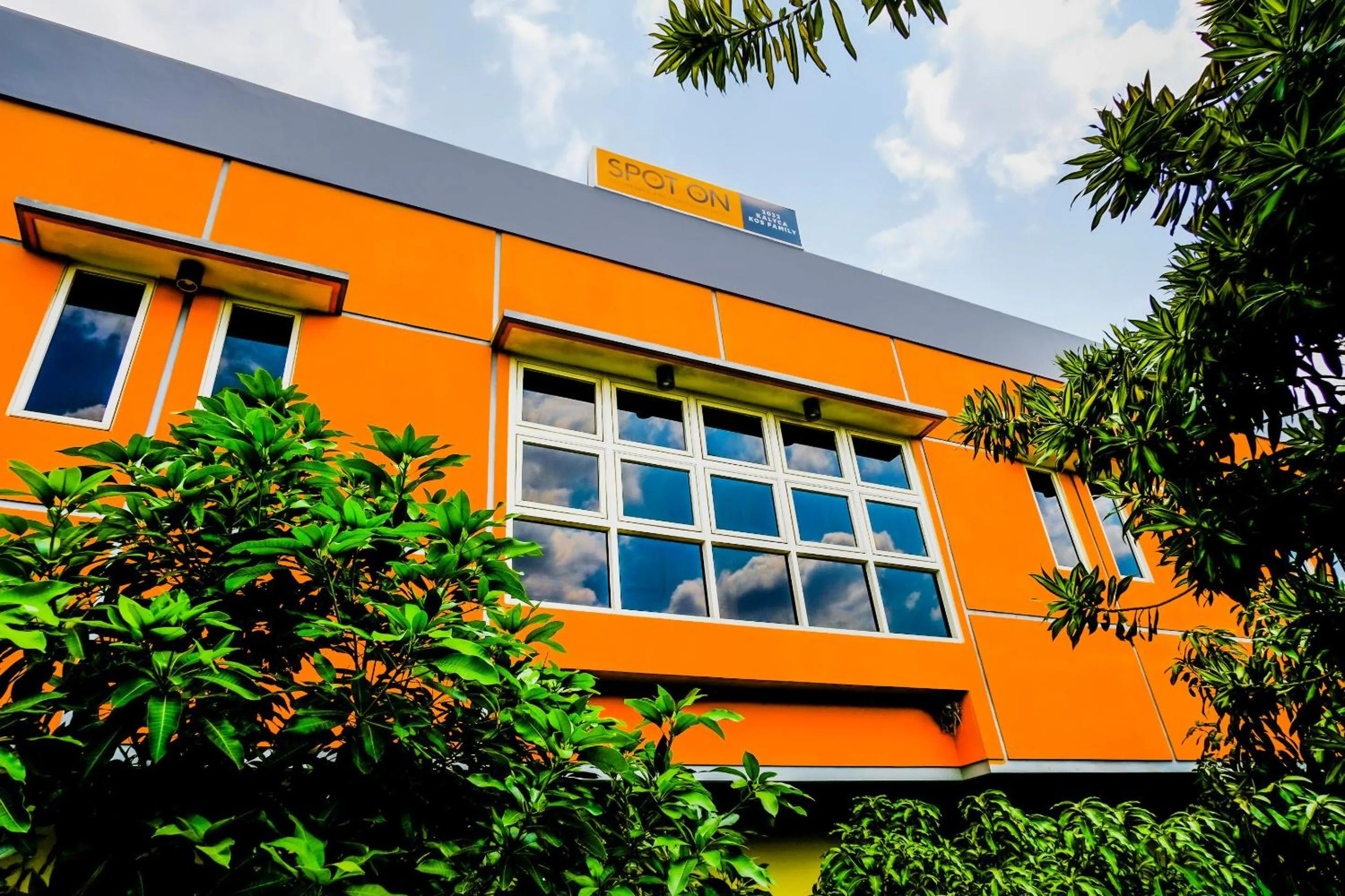 Facade/entrance in OYO Life 2032 Kalyca Kos Family Syariah