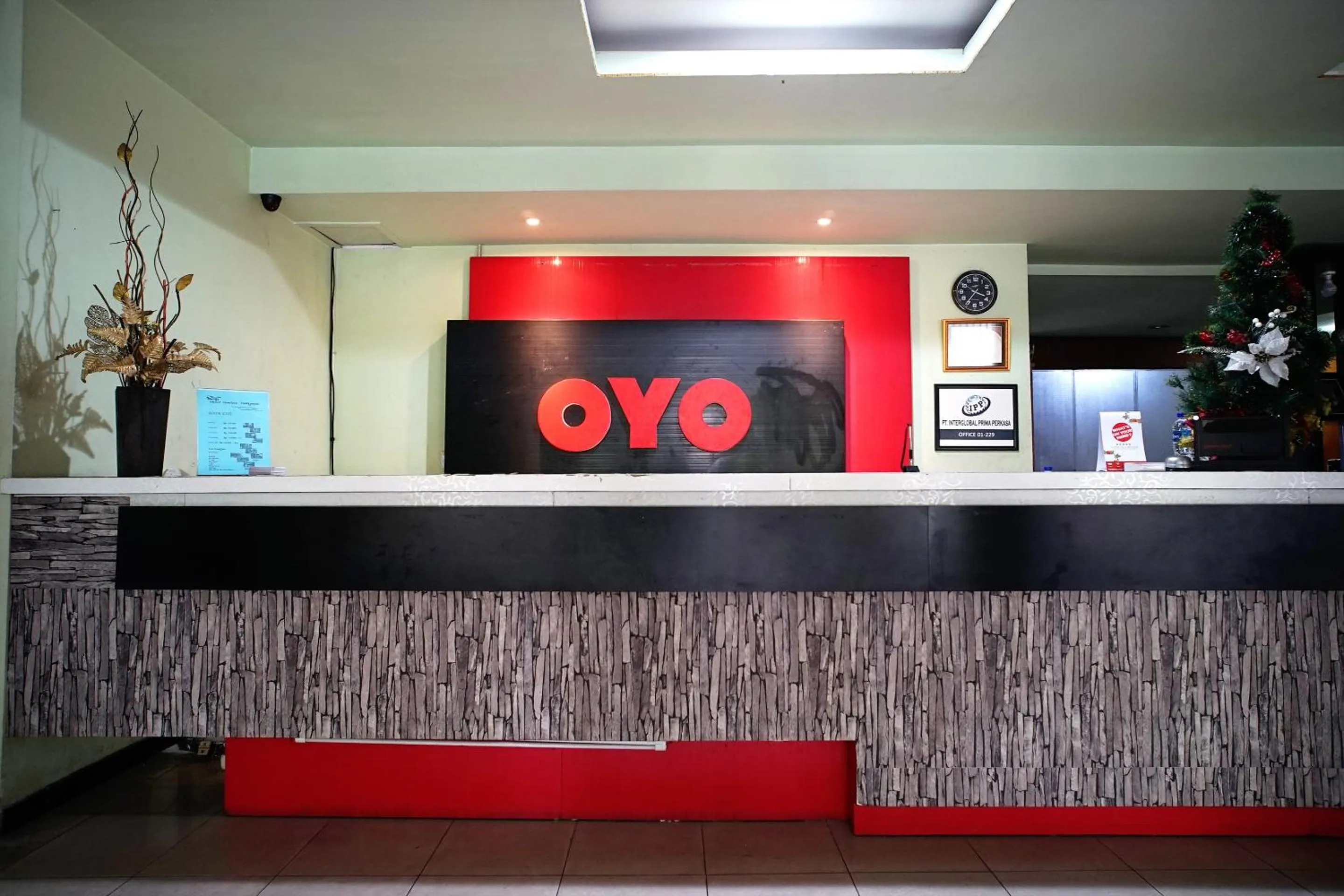 Lobby or reception in OYO 2015 Bandara Hotel Balikpapan