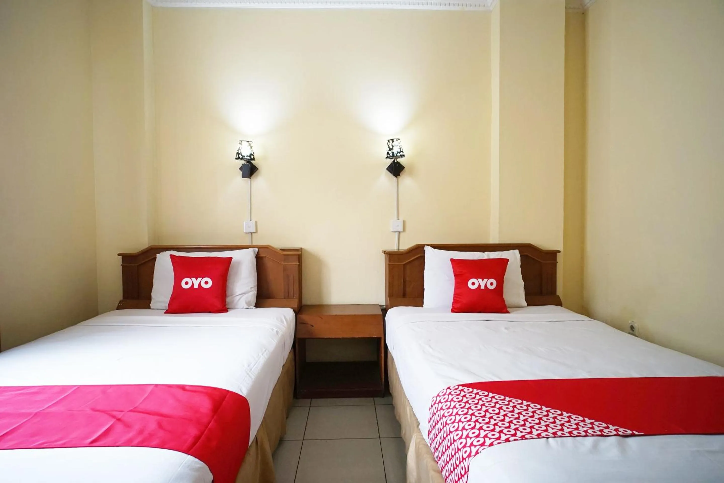 Bedroom, Bed in OYO 2015 Bandara Hotel Balikpapan