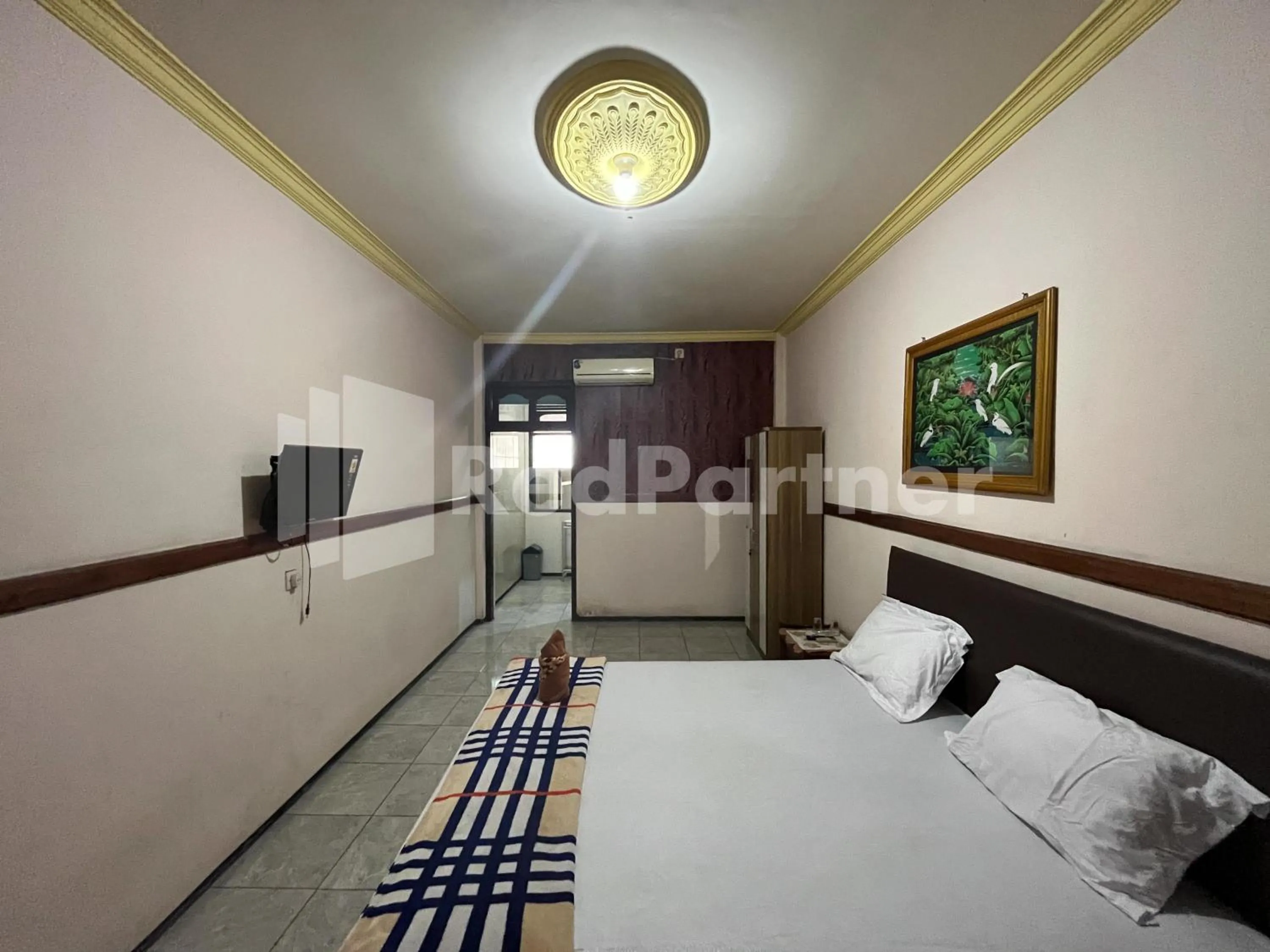 Bedroom, Bed in Hotel Dewi near GOR Merdeka Jombang Mitra RedDoorz