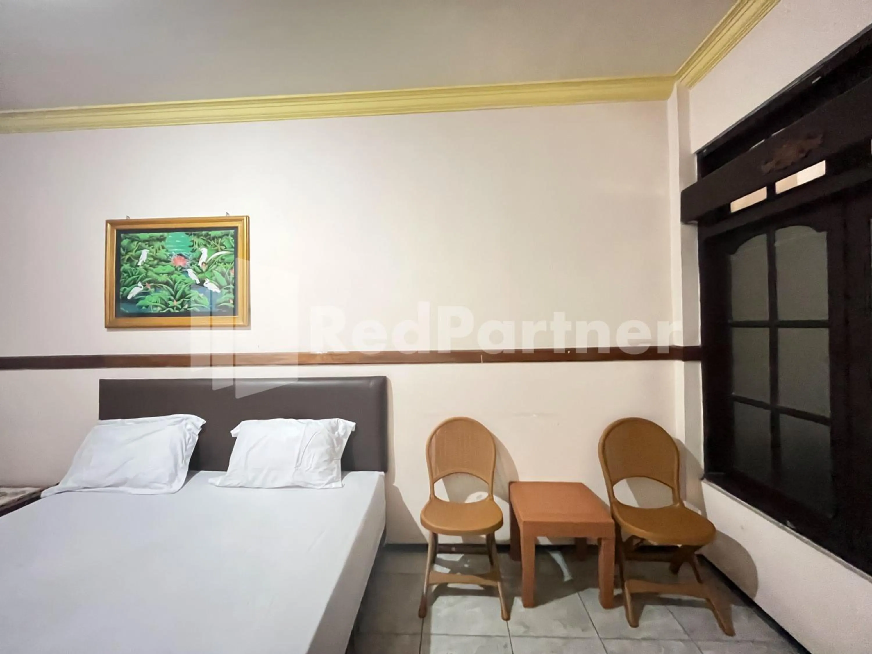 Bedroom, Bed in Hotel Dewi near GOR Merdeka Jombang Mitra RedDoorz