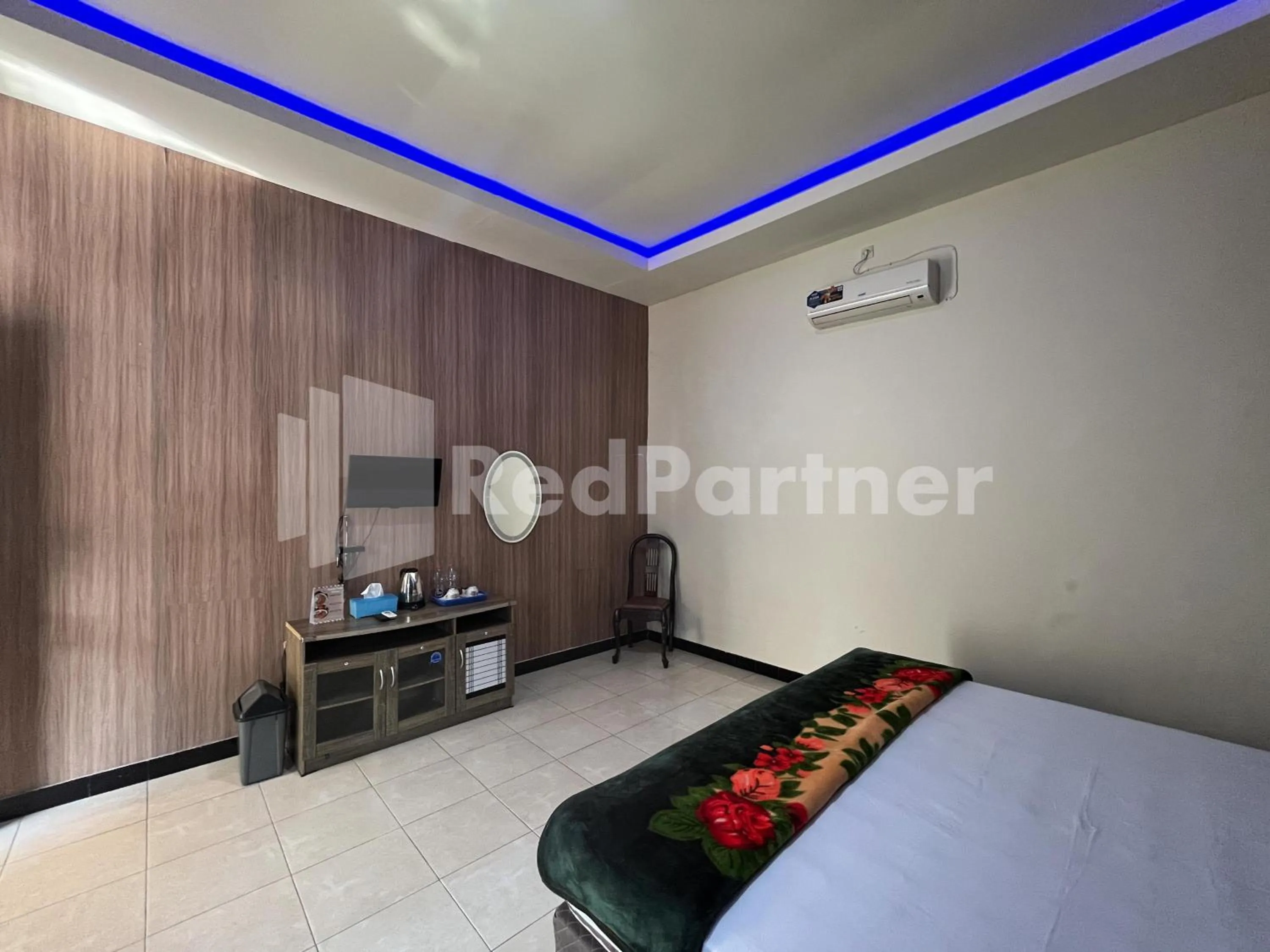 Bedroom, Bed in Hotel Dewi near GOR Merdeka Jombang Mitra RedDoorz