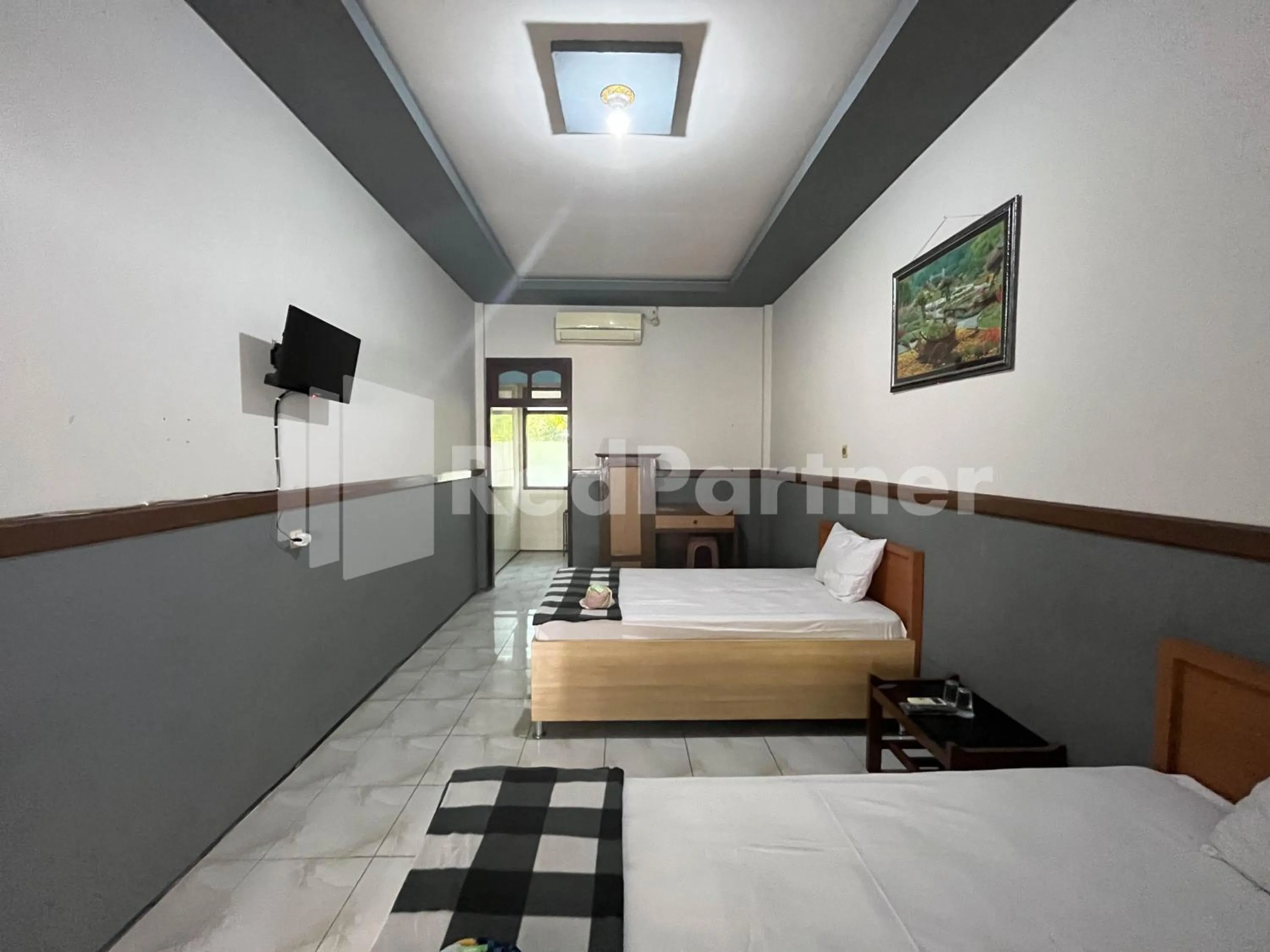 Bedroom, Bed in Hotel Dewi near GOR Merdeka Jombang Mitra RedDoorz
