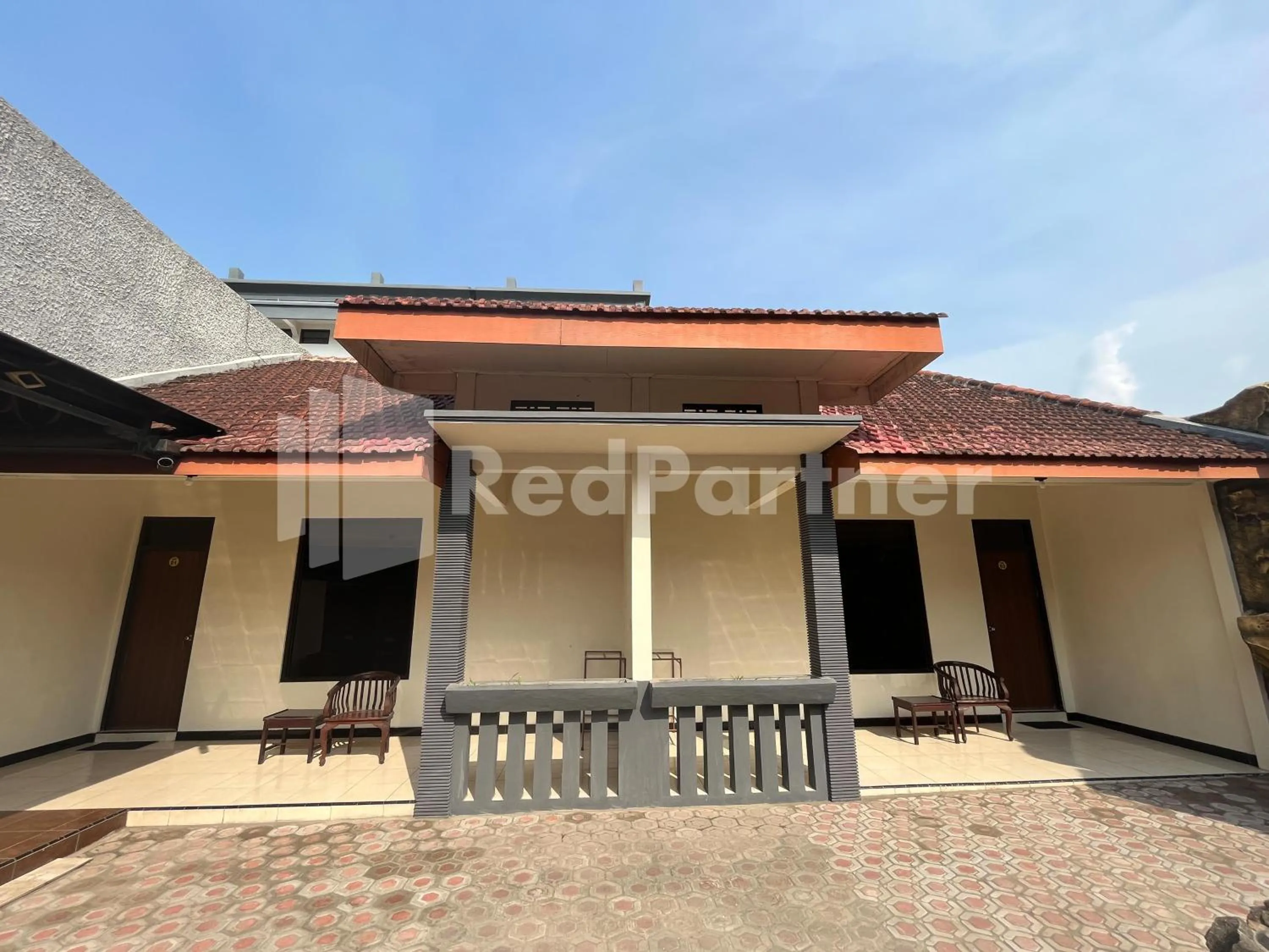Property building in Hotel Dewi near GOR Merdeka Jombang Mitra RedDoorz
