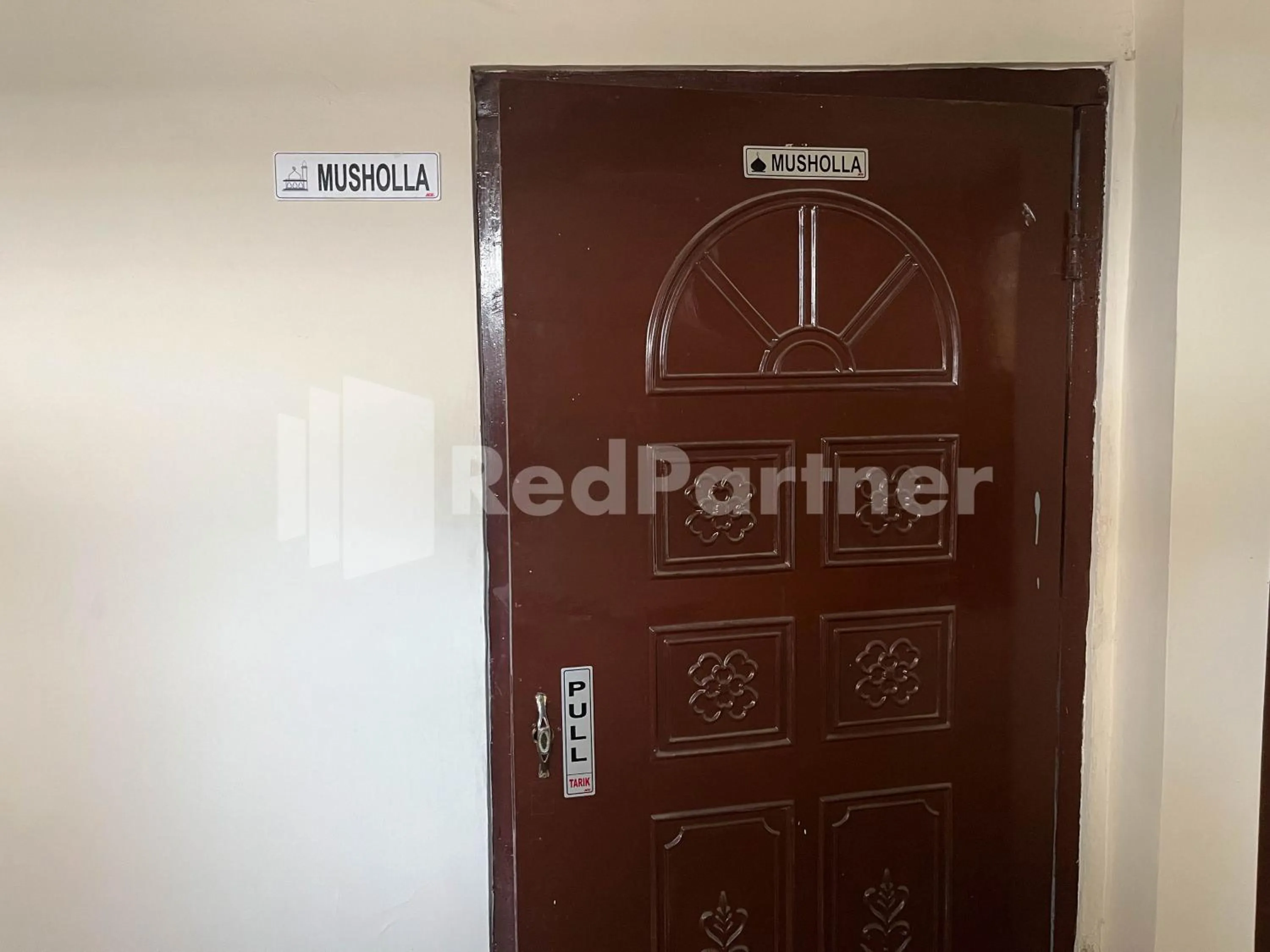 Place of worship in Hotel Dewi near GOR Merdeka Jombang Mitra RedDoorz