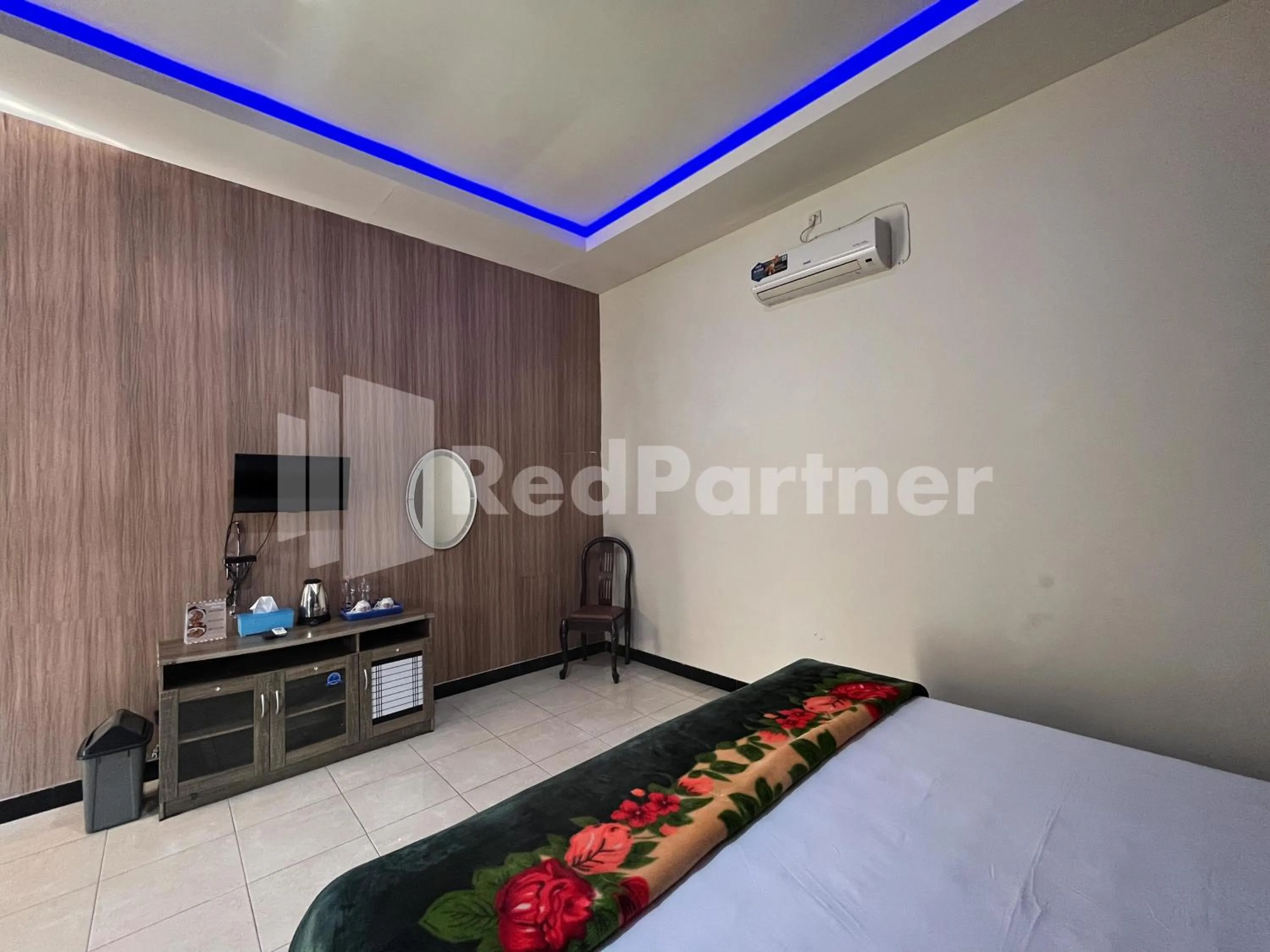 Bedroom, Bed in Hotel Dewi near GOR Merdeka Jombang Mitra RedDoorz