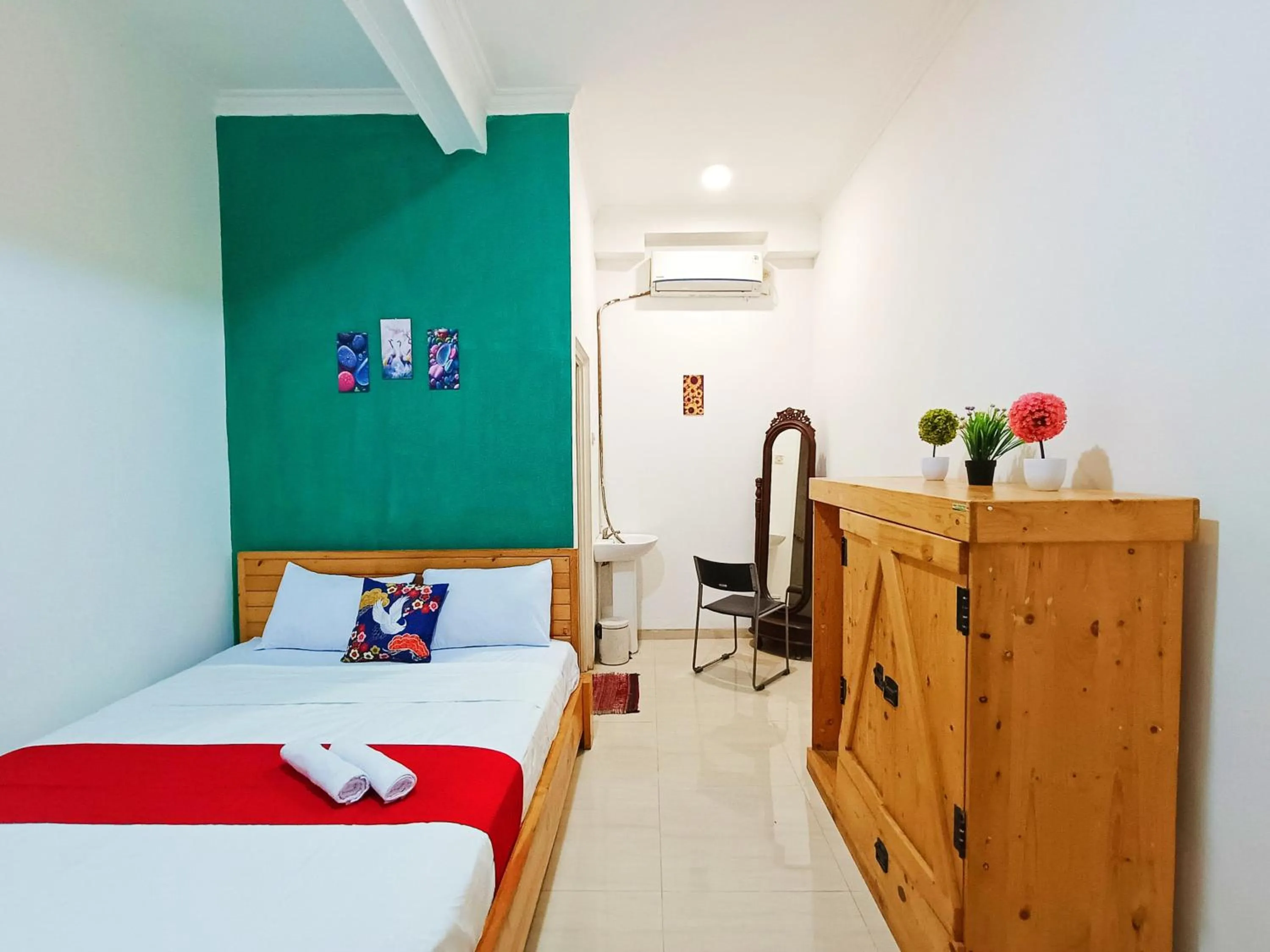 Bedroom, Bed in Hotel O Mata Air Near University of Gajayana Malang