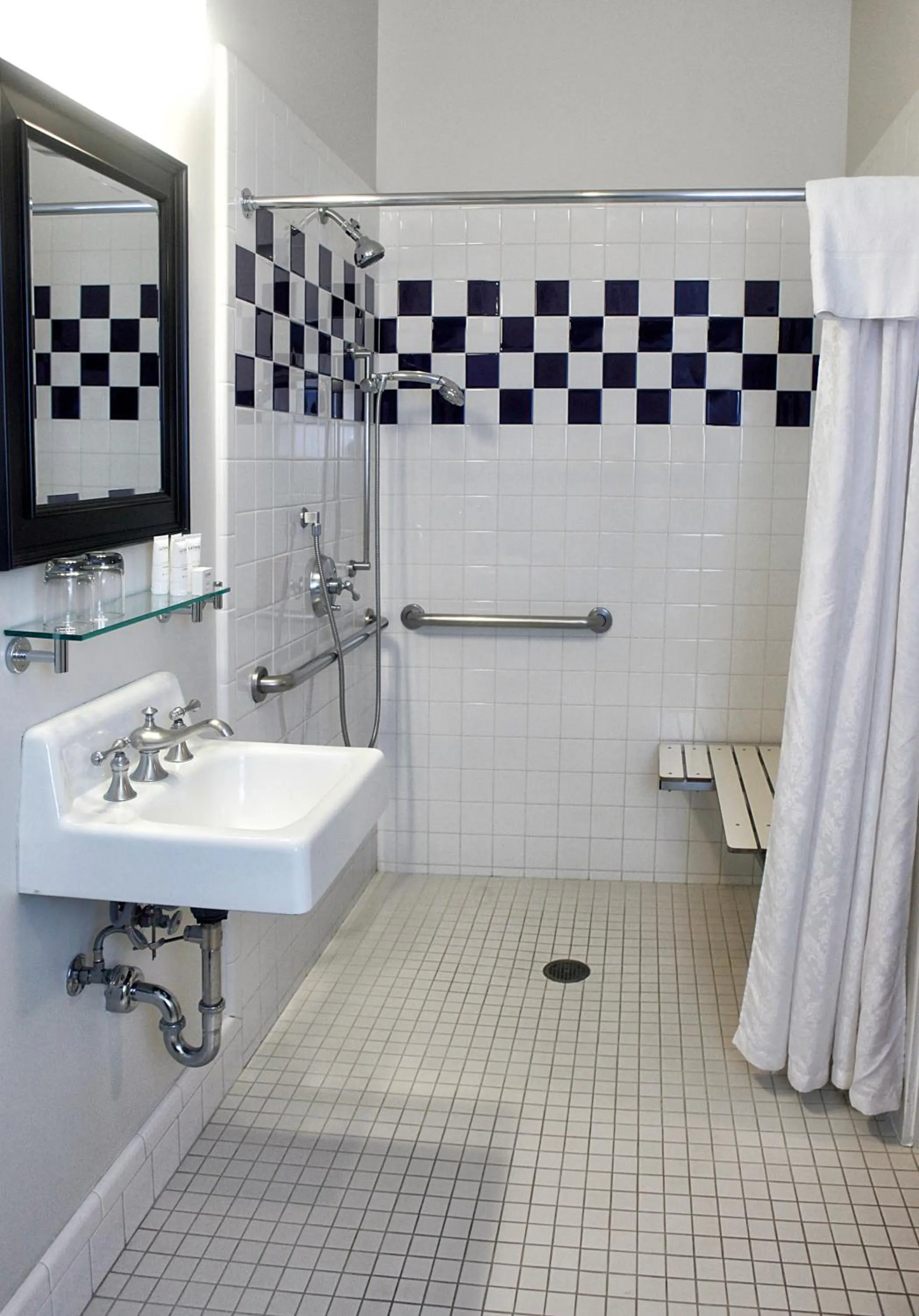 Bathroom in Mount View Hotel & Spa