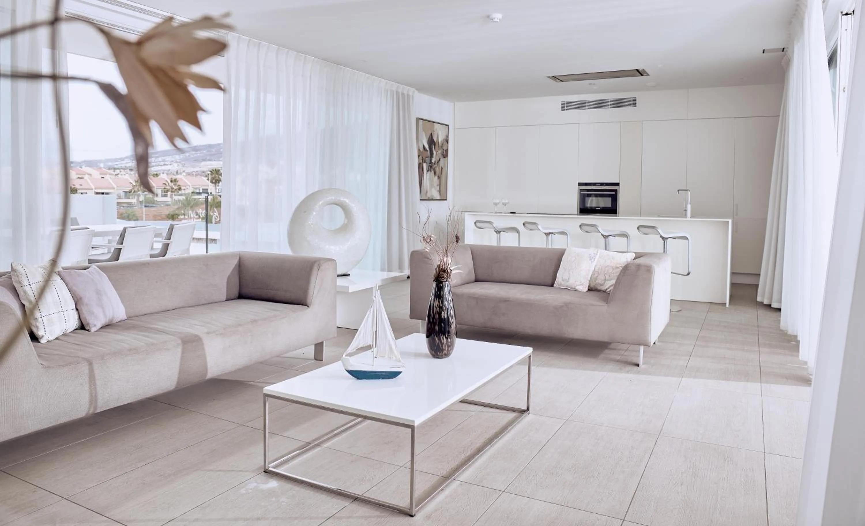 Photo of the whole room in Hotel Baobab Suites