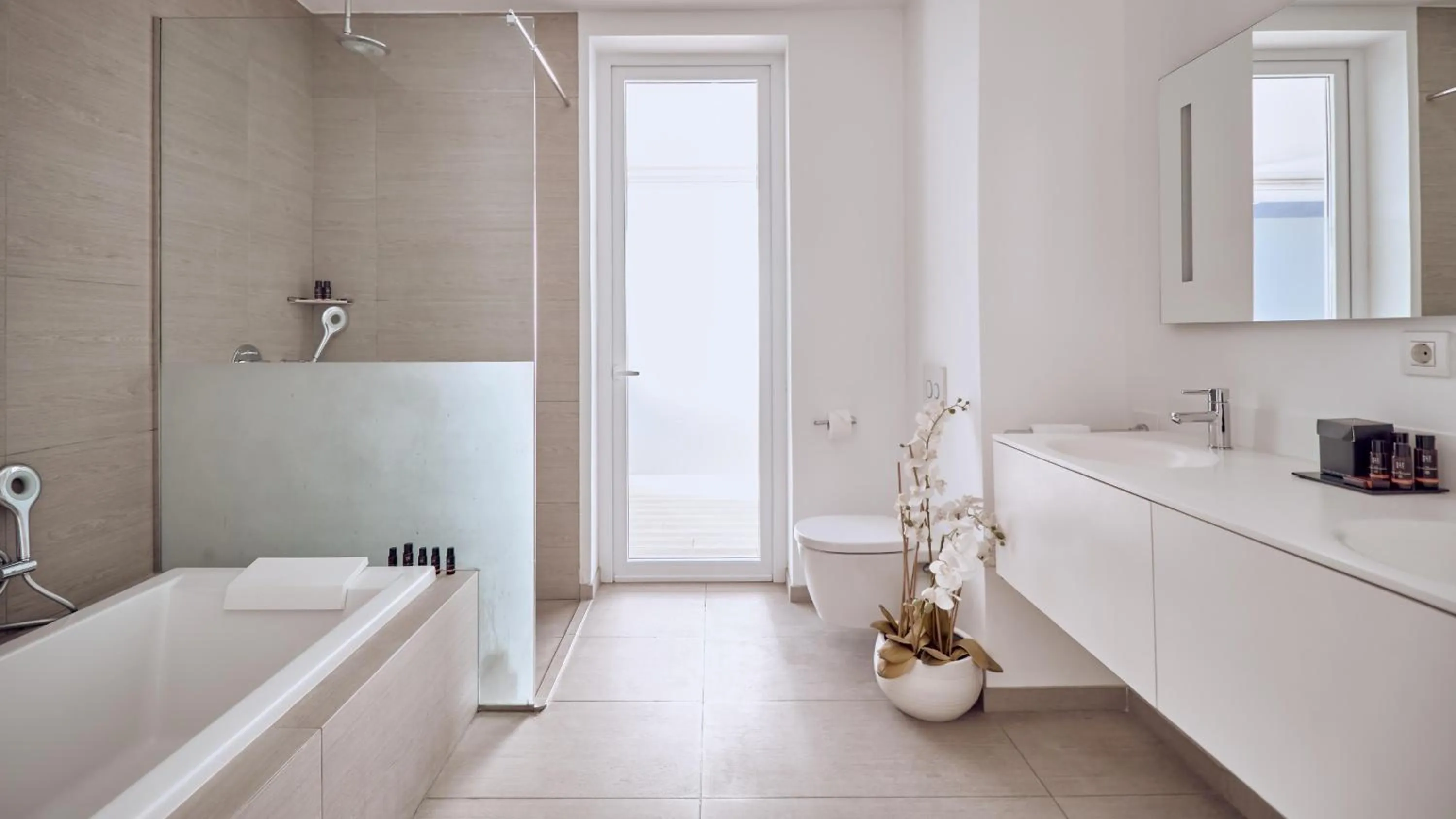 Bathroom in Hotel Baobab Suites